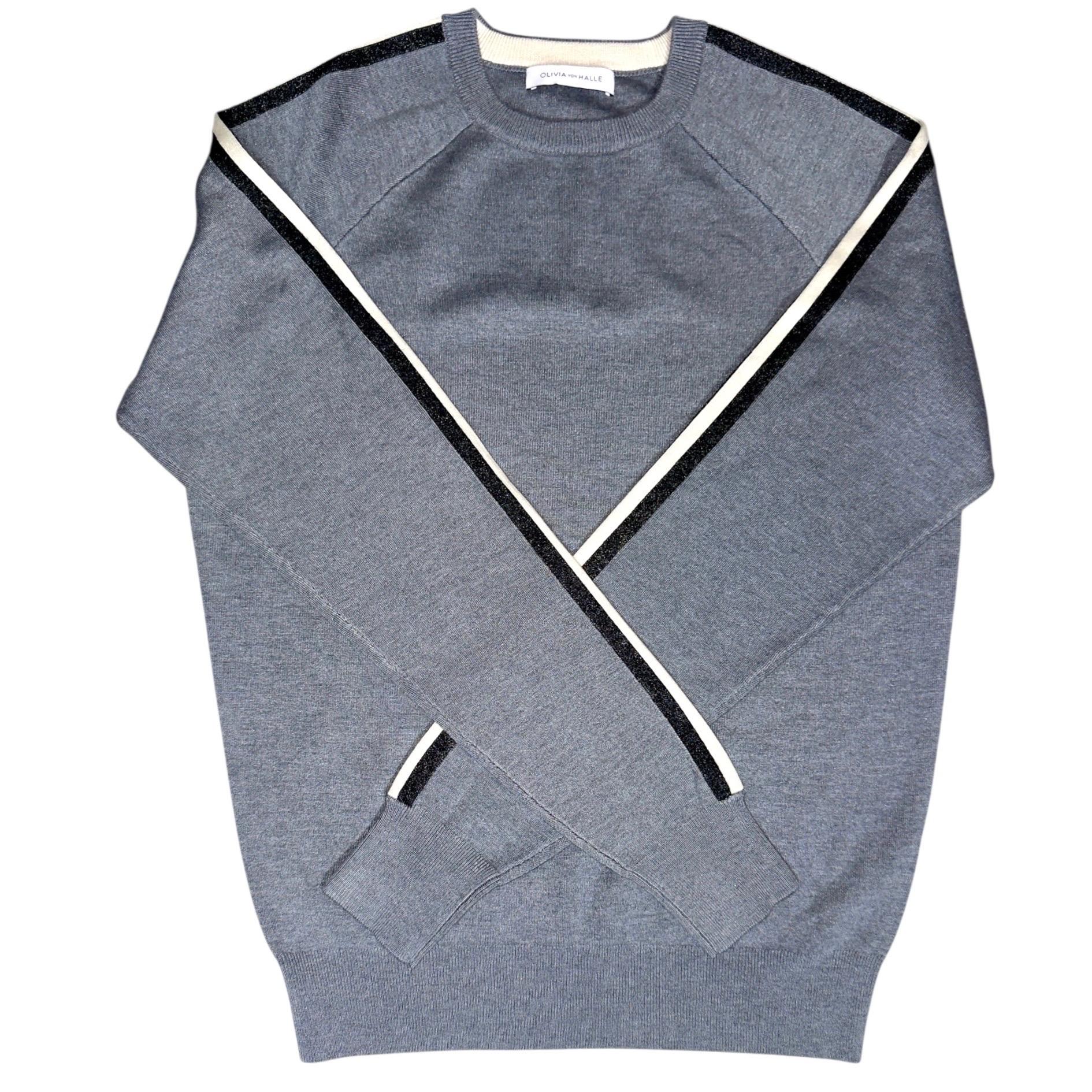 Ce siège en cachemire de luxe Olivia von Halle, à la fois athlétique et élégant, est la nouvelle star de la ville. Il vient s'ajouter à la clique de créations en cachemire de soie de première classe d'Olivia von Halle, appréciées par les femmes