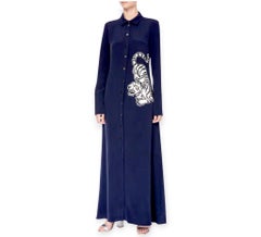 NOUVEAU : Robe longue en soie bleu marine brodée « Tiger » d'Olivia von Halle, taille S