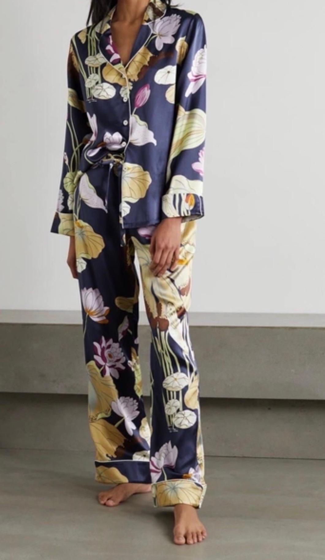 Wonderful 2-piece silk suit by Olivia von Halle

This stunning suit is cut in a relaxed fit and creates an effortless elegant & luxurious look.

• Floral screen prin
• Piped silk trims
• Flat fronted waistband with elasticated back
• Drawstring