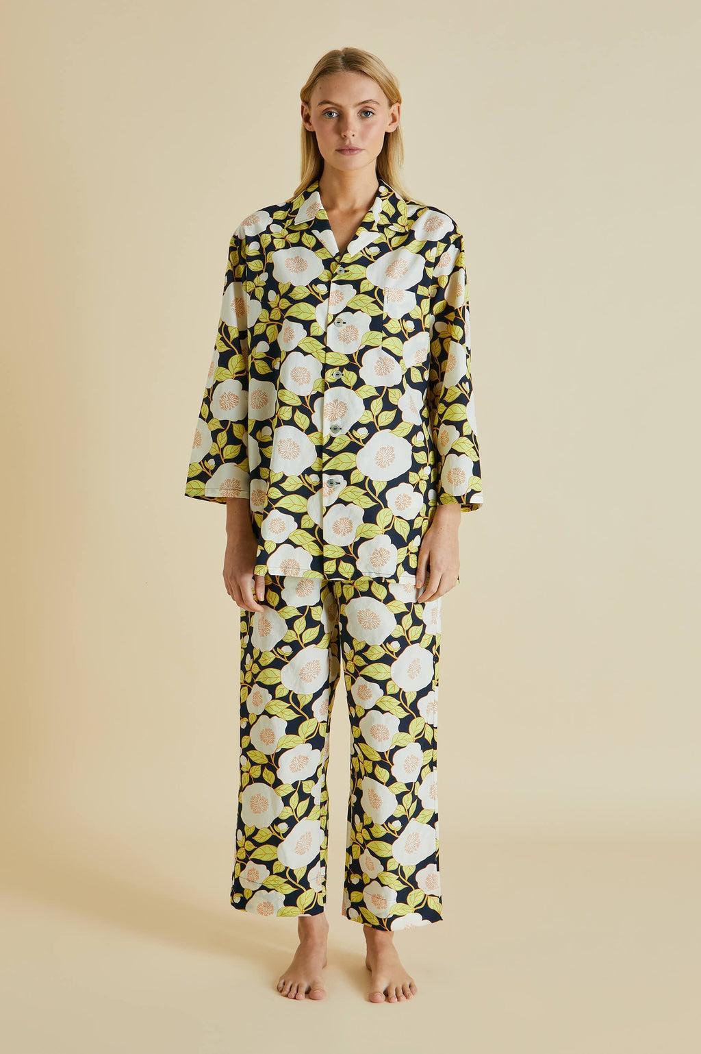 Wunderschöner 2-teiliger Anzug aus Seidenmischung von Olivia von Halle

Dieser atemberaubende Freizeitanzug ist locker geschnitten und sorgt für einen mühelos eleganten und luxuriösen Look. Der perfekte Sommeranzug für die Stadt, den Strand/Pool