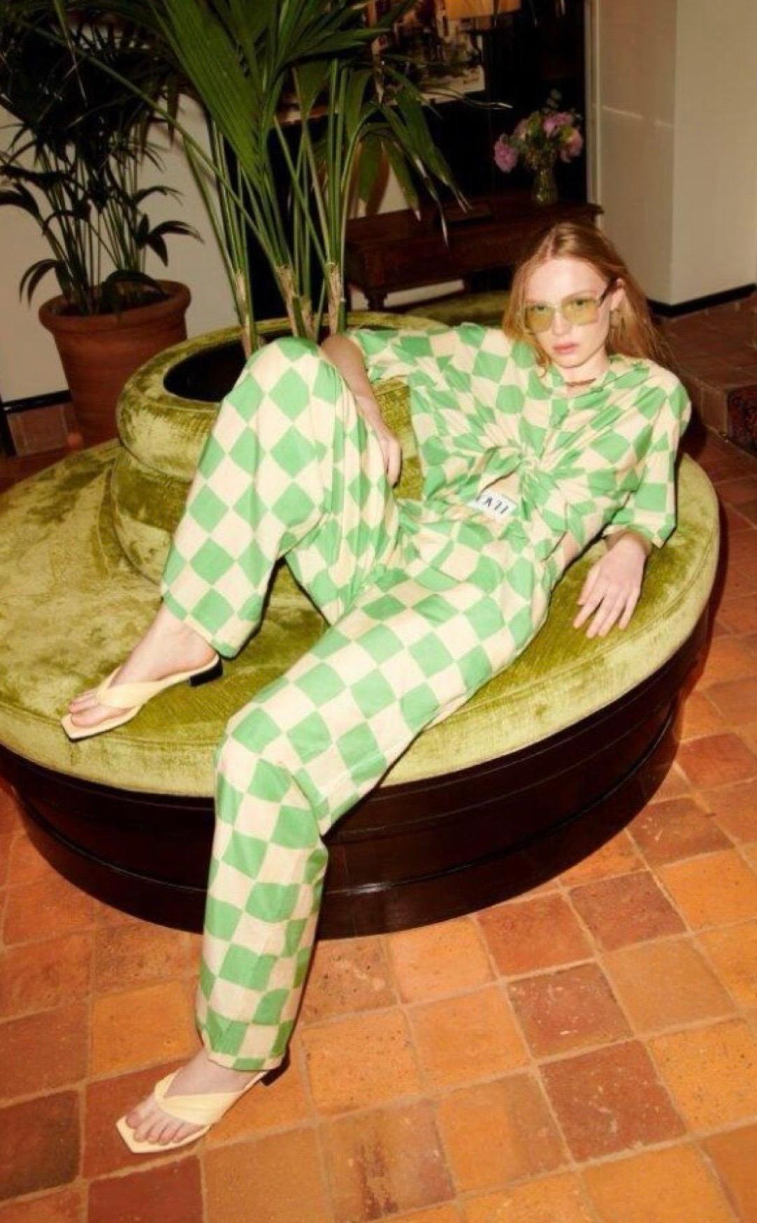 Olivia Von Halle, tailleur de salon en voile de soie imprimé floral, taille M, état neuf en vente 4