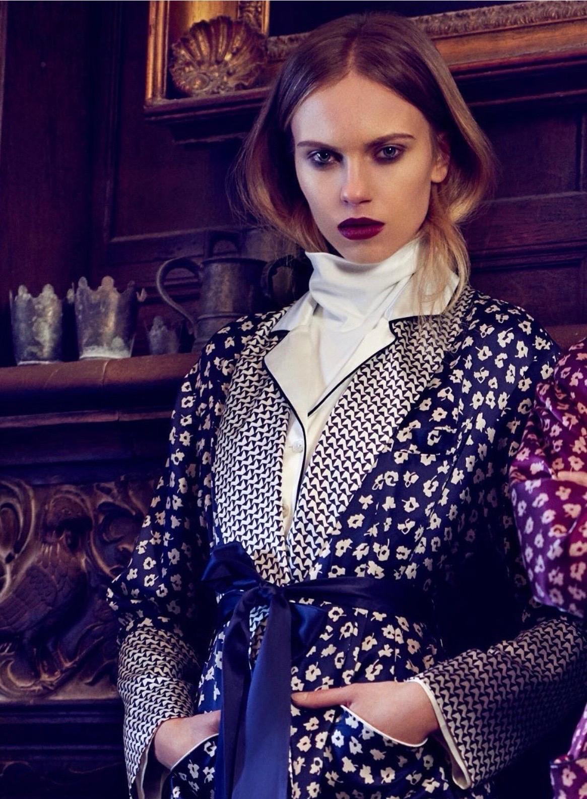 NEW Olivia von Halle Timeless Navy & Floral Silk Print Dressing Gown Robe M.L.A. in vendita 6