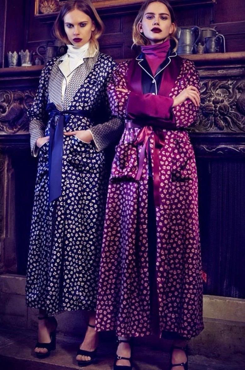 NEW Olivia von Halle Timeless Navy & Floral Silk Print Dressing Gown Robe M.L.A. in vendita 8