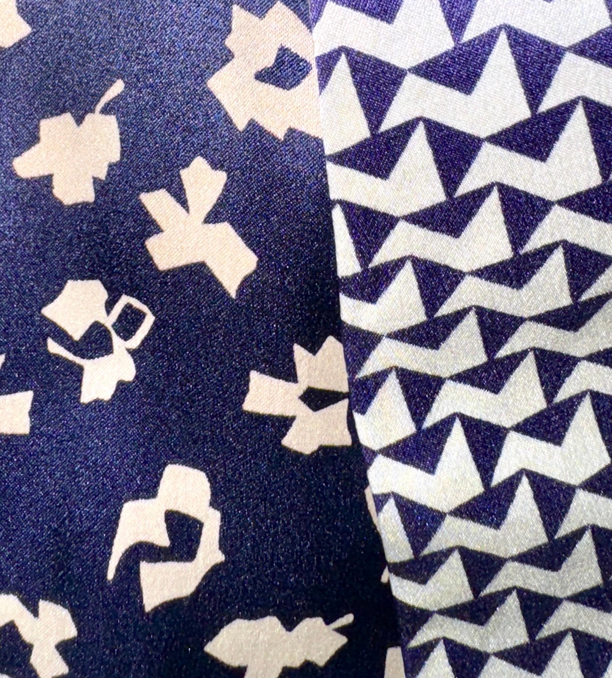 NEW Olivia von Halle Timeless Navy & Floral Silk Print Dressing Gown Robe M.L.A. in vendita 2