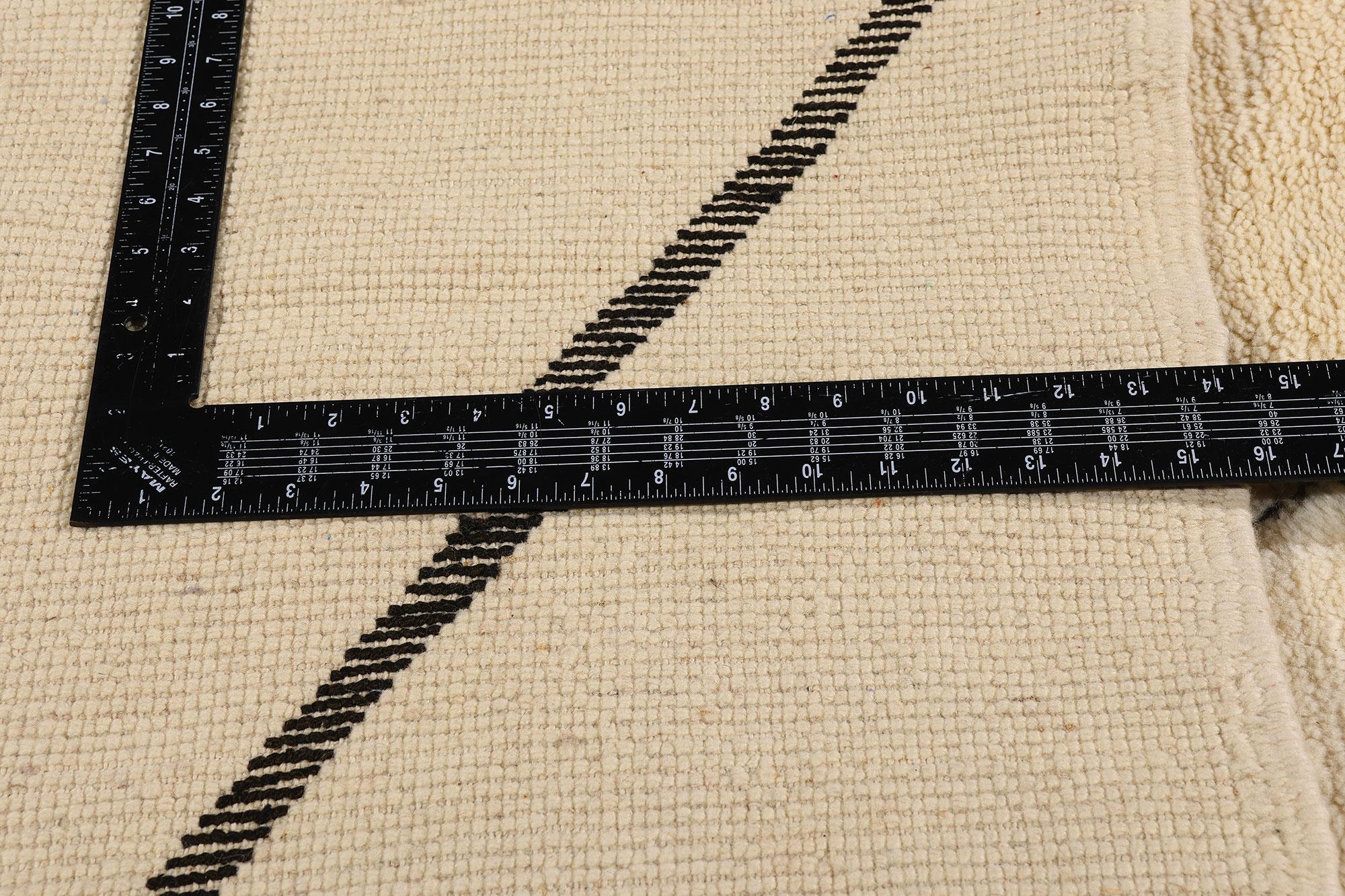 Tapis marocain Beni Mrirt sculpté à la main, mi-siècle moderne, 9'02 x 11'08 en vente 2