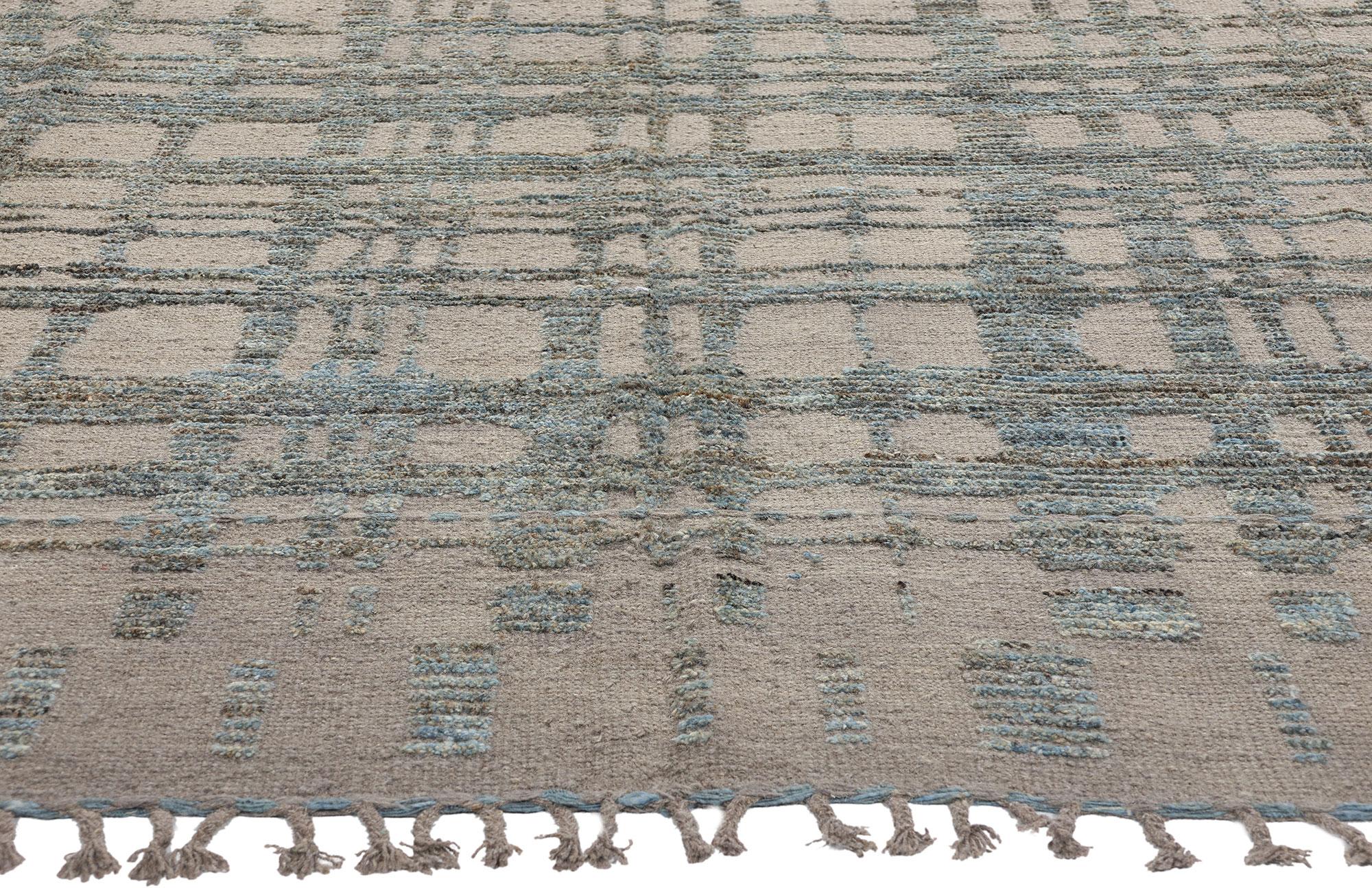 Indiano New Organic Modern Brutalist Moroccan Textured Carpet with Transitional Style (Tappeto organico moderno e brutalista in stile marocchino) in vendita