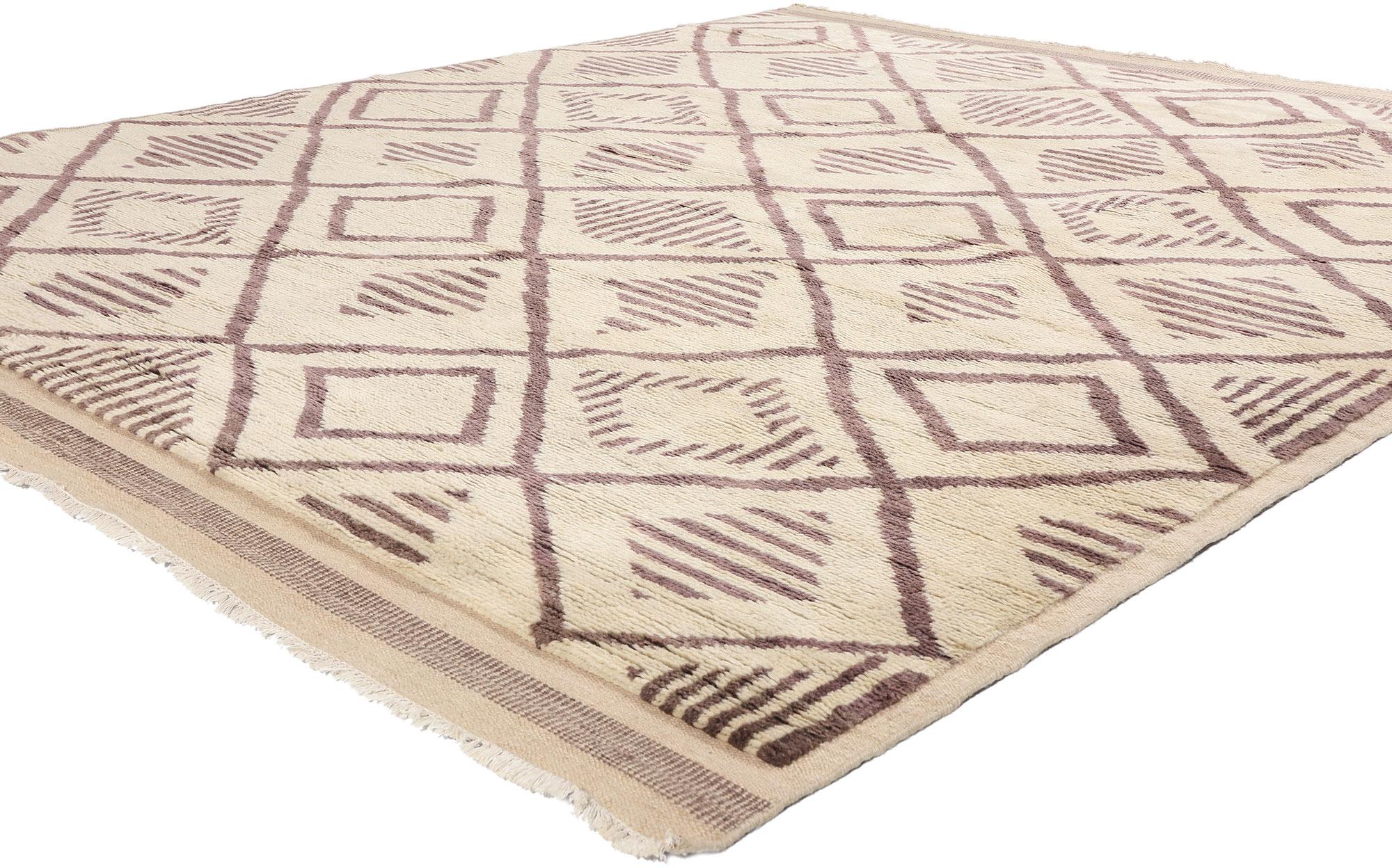 31192 New Modern Desert Lattice Moroccan Rug, 08'03 x 09'10. Ce tapis marocain Modern Desert Lattice en laine nouée à la main offre un mélange sophistiqué de précision géométrique et de charme organique. S'inspirant de la beauté rythmique des motifs