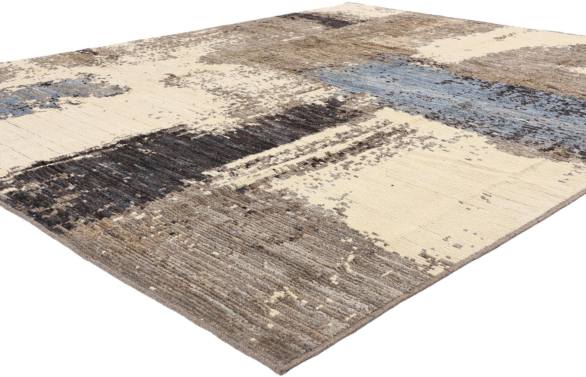 81144 New Organic Tapis marocain moderne, 08'02 x 09'11. Ce tapis marocain moderne organique en laine noué à la main incarne l'essence de l'expression abstraite, captivant l'œil avec son jeu dynamique de couleurs et de textures. Le design présente