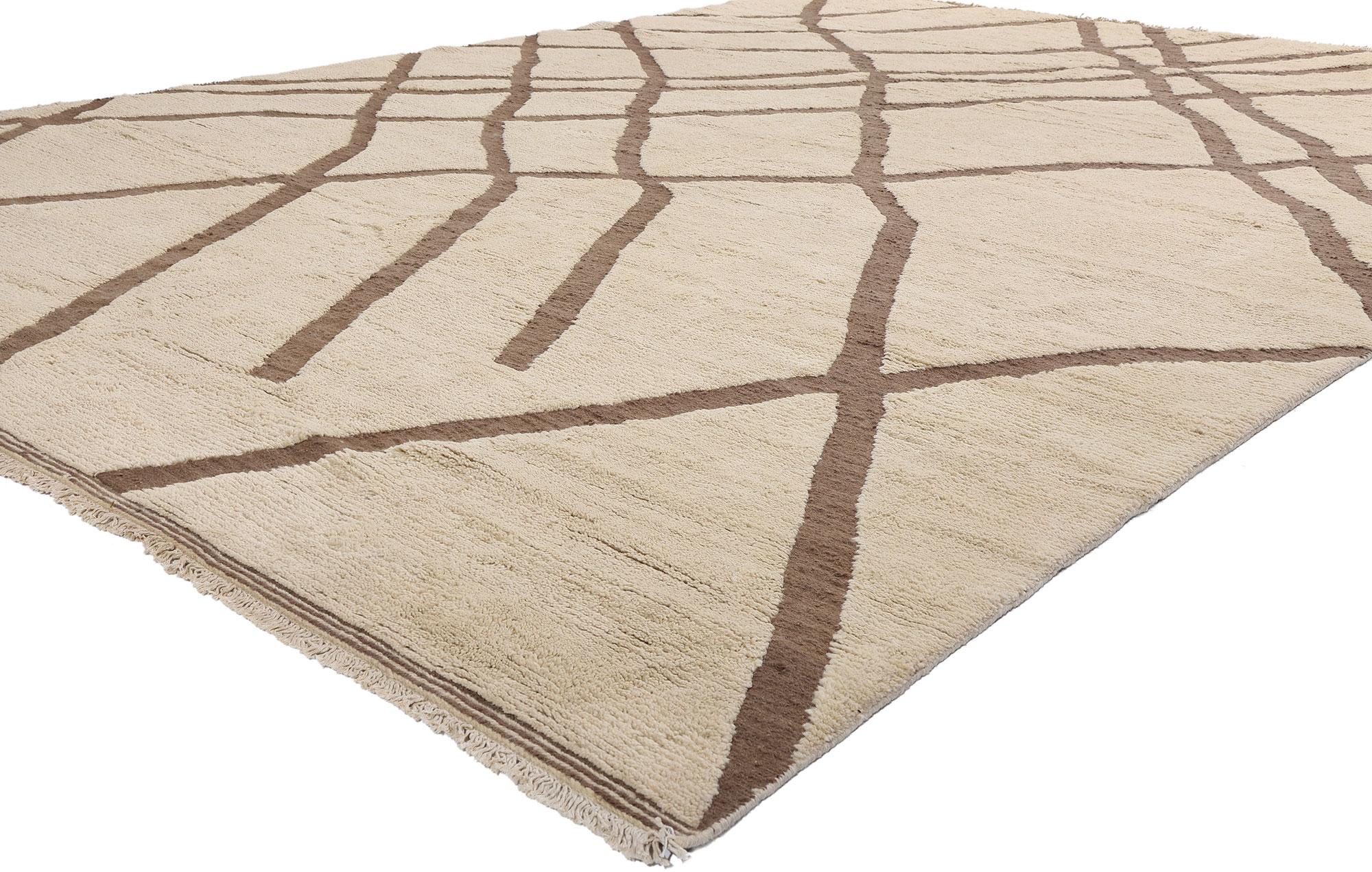 80528 Tappeto marocchino moderno organico, 09'11 x 13'08.
Il Wabi-Sabi incontra lo stile organico e moderno in questo tappeto marocchino neutro. Il reticolo perfettamente imperfetto e le tonalità della terra intrecciate in questo pezzo lavorano