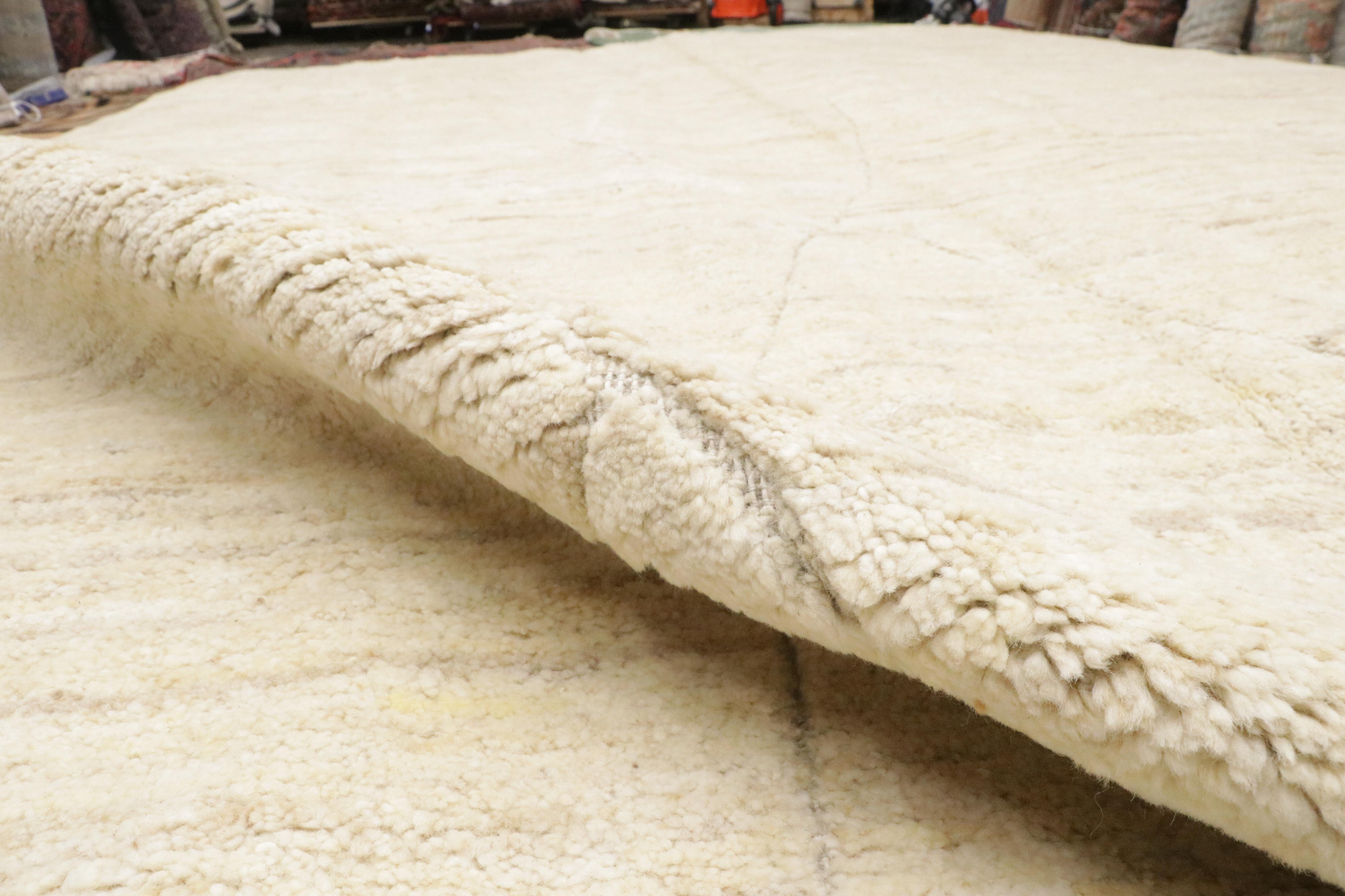 New Organic Modern Moroccan Textured Carpet with Minimalist Style For Sale 10