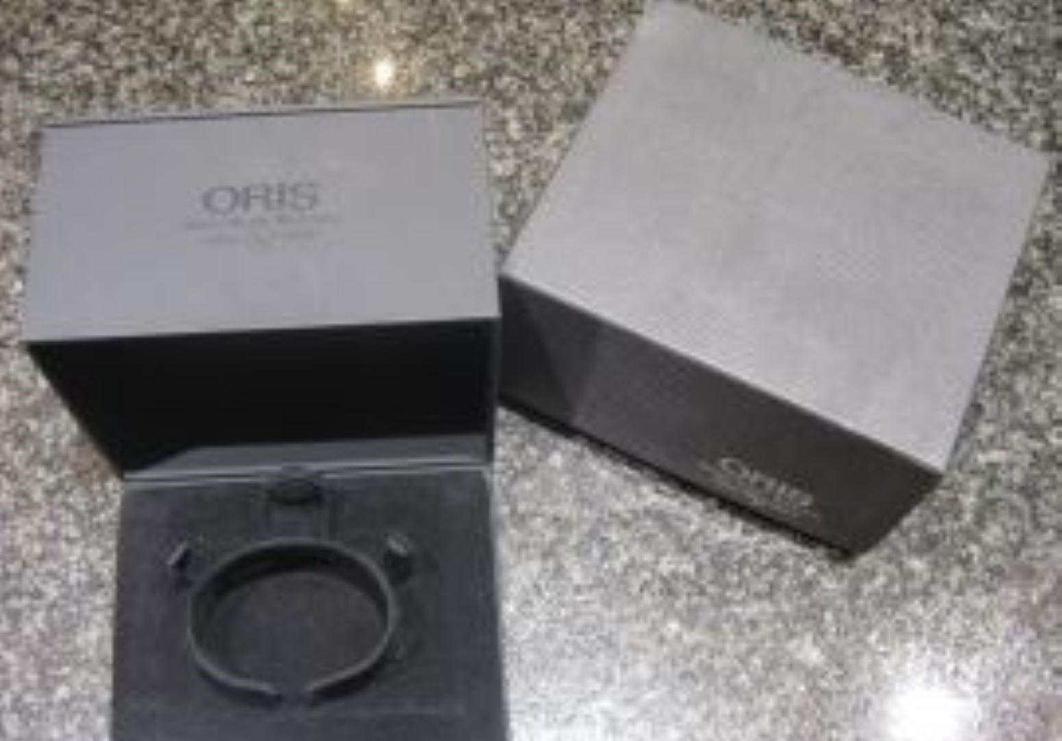Oris, montre automatique rectangulaire Miles Complication Moonphase Diamond Watch en vente 12