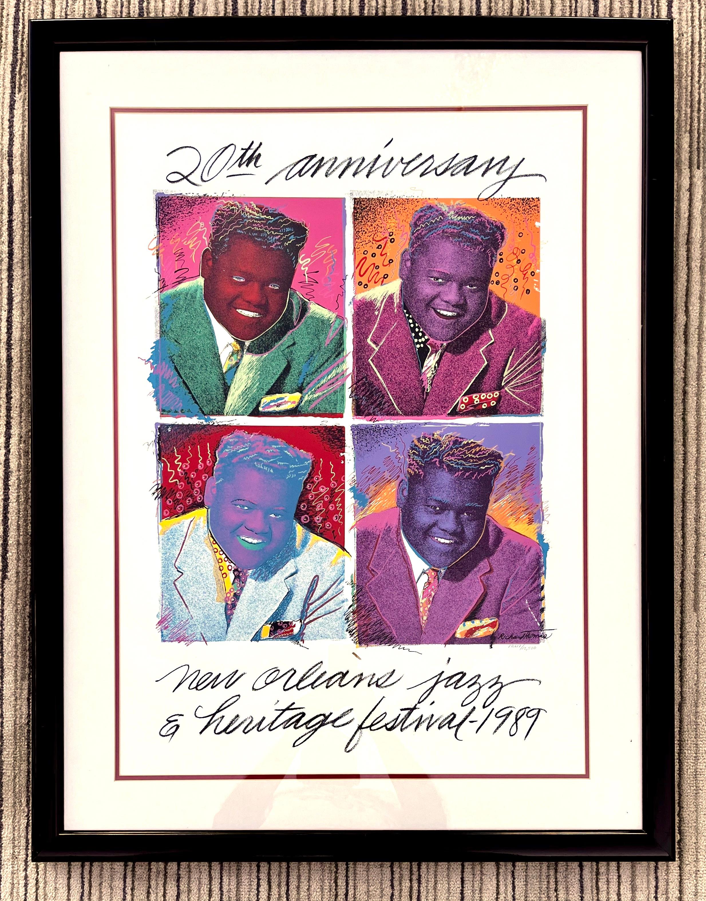 Vintage New Orleans 1989 Jazz Festival 20 Jahrestag Fats Domino Original Poster von Richard Thomas  Nummeriert und gerahmt. 
Fünfzehnter Band der Serie von Richard Thomas. Richard Thomas' Pop-Porträt von Fats Domino ist ein ebenso bedeutendes Plakat