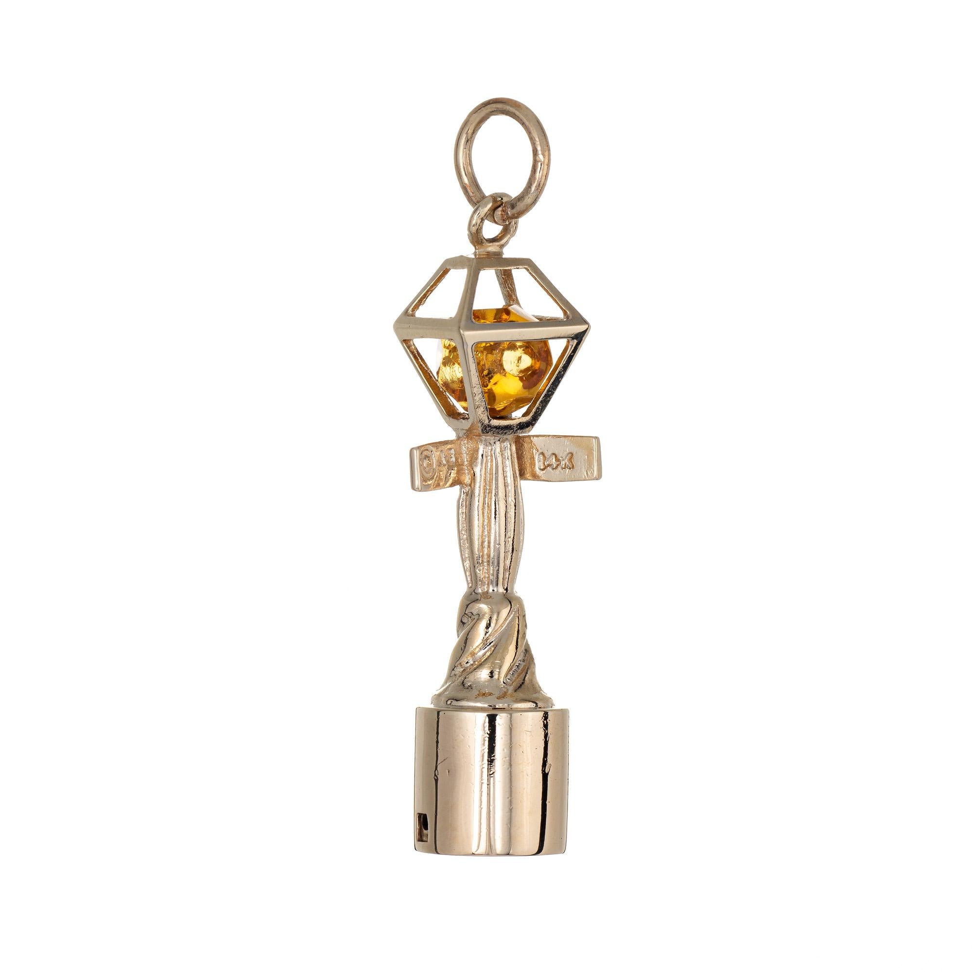 Finely detailed vintage New Orleans Gaslamp charm in 14k yellow gold.  

Small faceted orange glass bead is set within the charm. 

The charm features a Gas Lamp street light with the street signs 