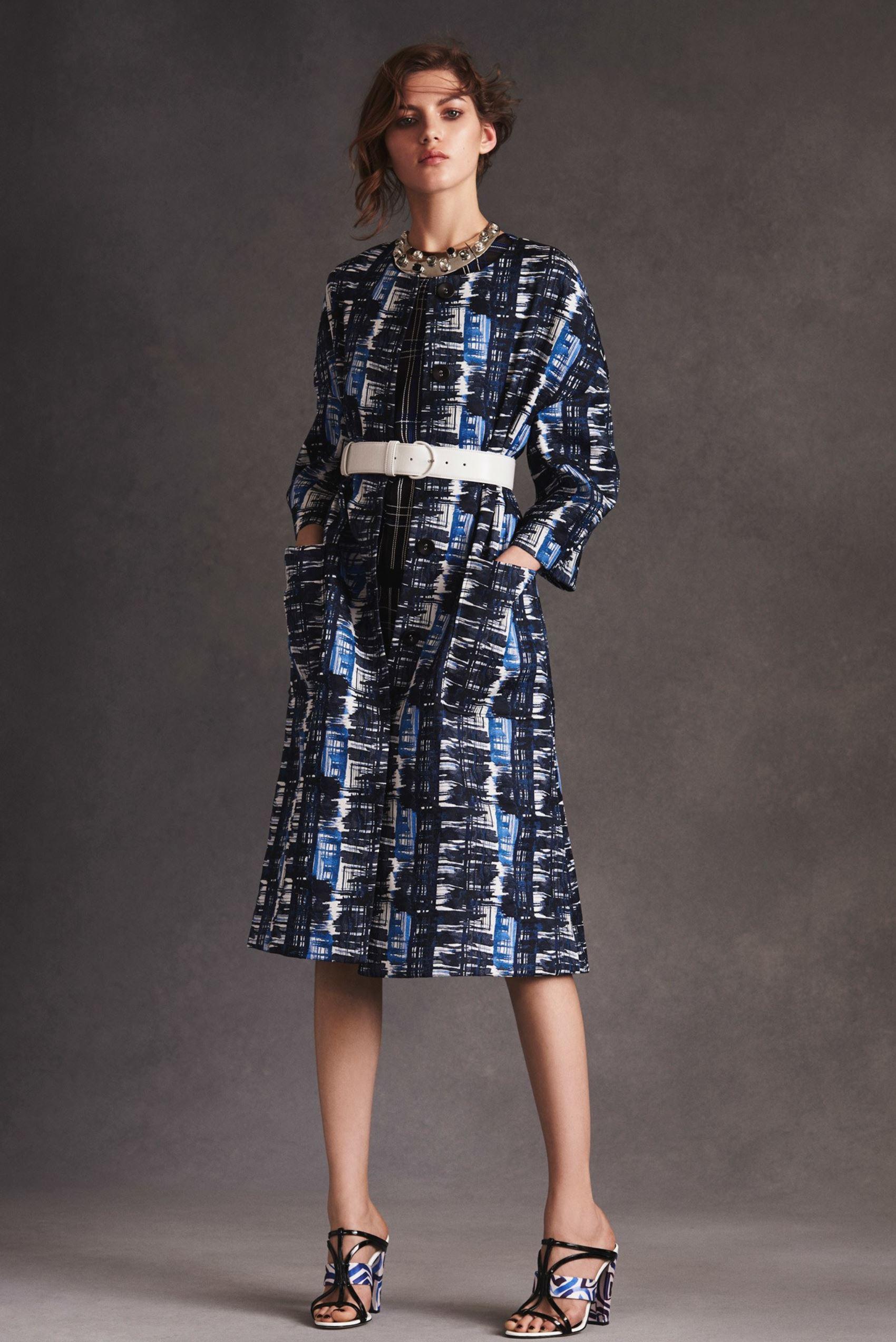 Oscar De La Renta
Brand New Without Tags
$2385
Resort 2016
Size 6 but can easily fit a large 4 or small 8
Reese Witherspoon wore the skirt in Season 1 Episode 3 'Big Little Lies'
Brushstroke Printed Oscar de la Renta Coat
Two Welt Front Pockets and