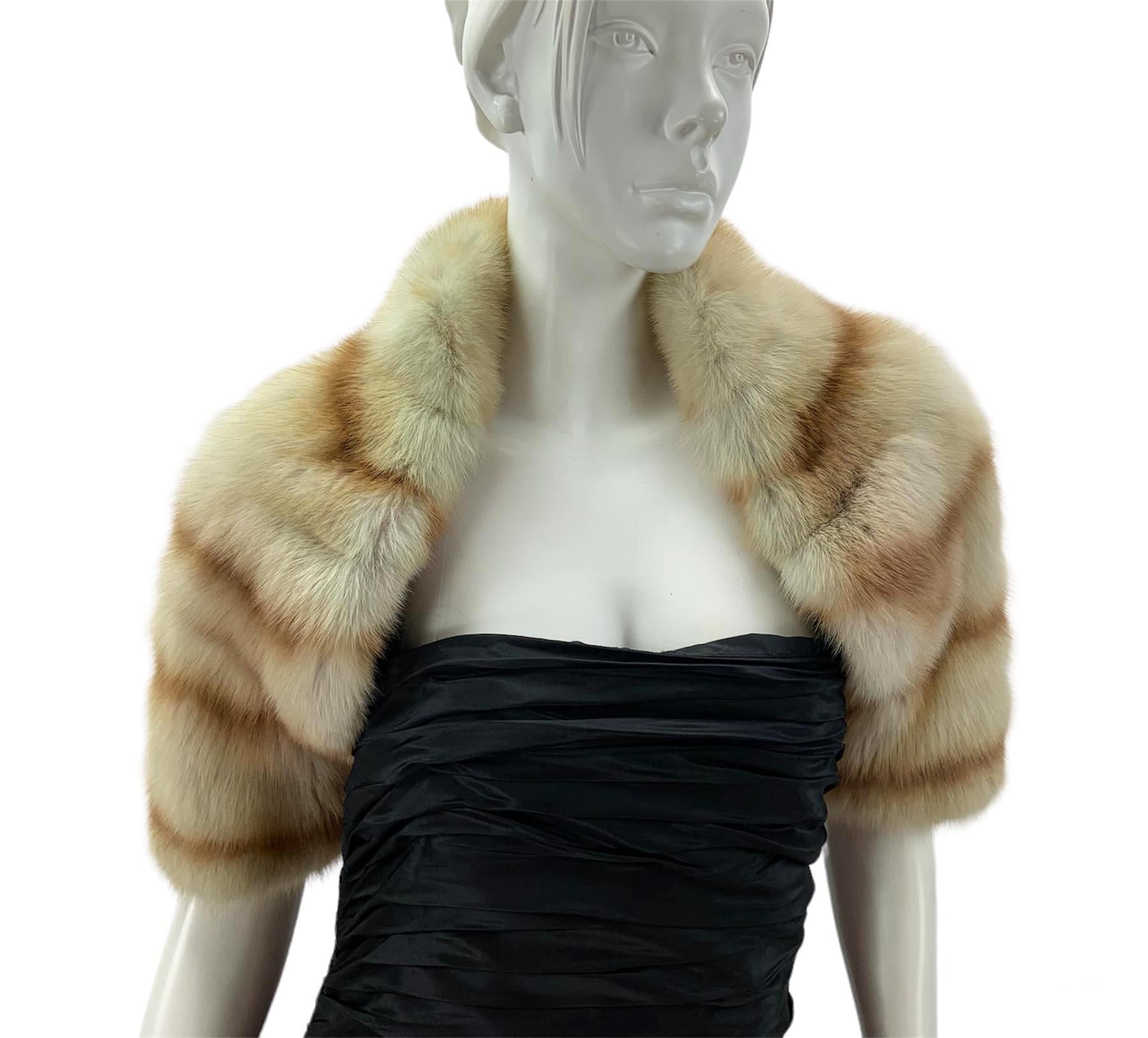 New Oscar de la Renta Russian Sable Bolero Jacket
F/W 2010 Collection
Designer size - M
Russian sable in honey vanilla color, Silky and glossy, Fully lined in silk.
Measurements: Length - 13 inches, Armpit to armpit - up to 17 inches.
Made in