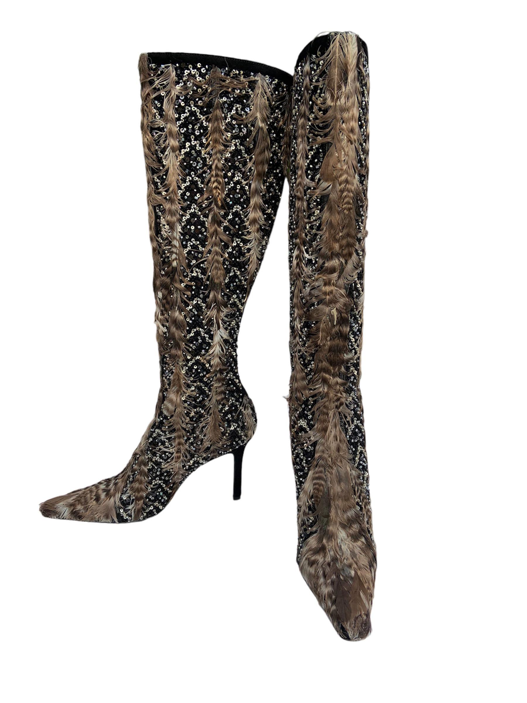 New Oscar de la Renta Fully Beaded Feather Embellished Knee Boots It 36.5 US 6.5 In New Condition For Sale In Montgomery, TX