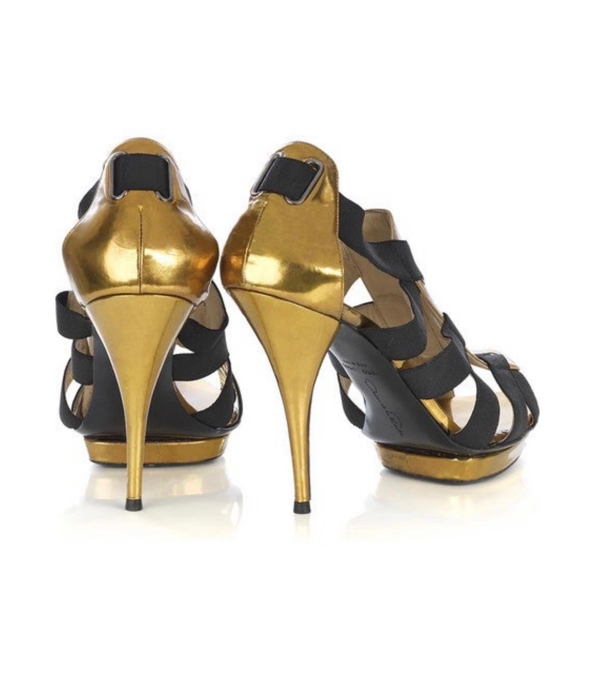 New Oscar de la Renta Gold Black Corset Sandals Size 37 - 7 In New Condition For Sale In Montgomery, TX