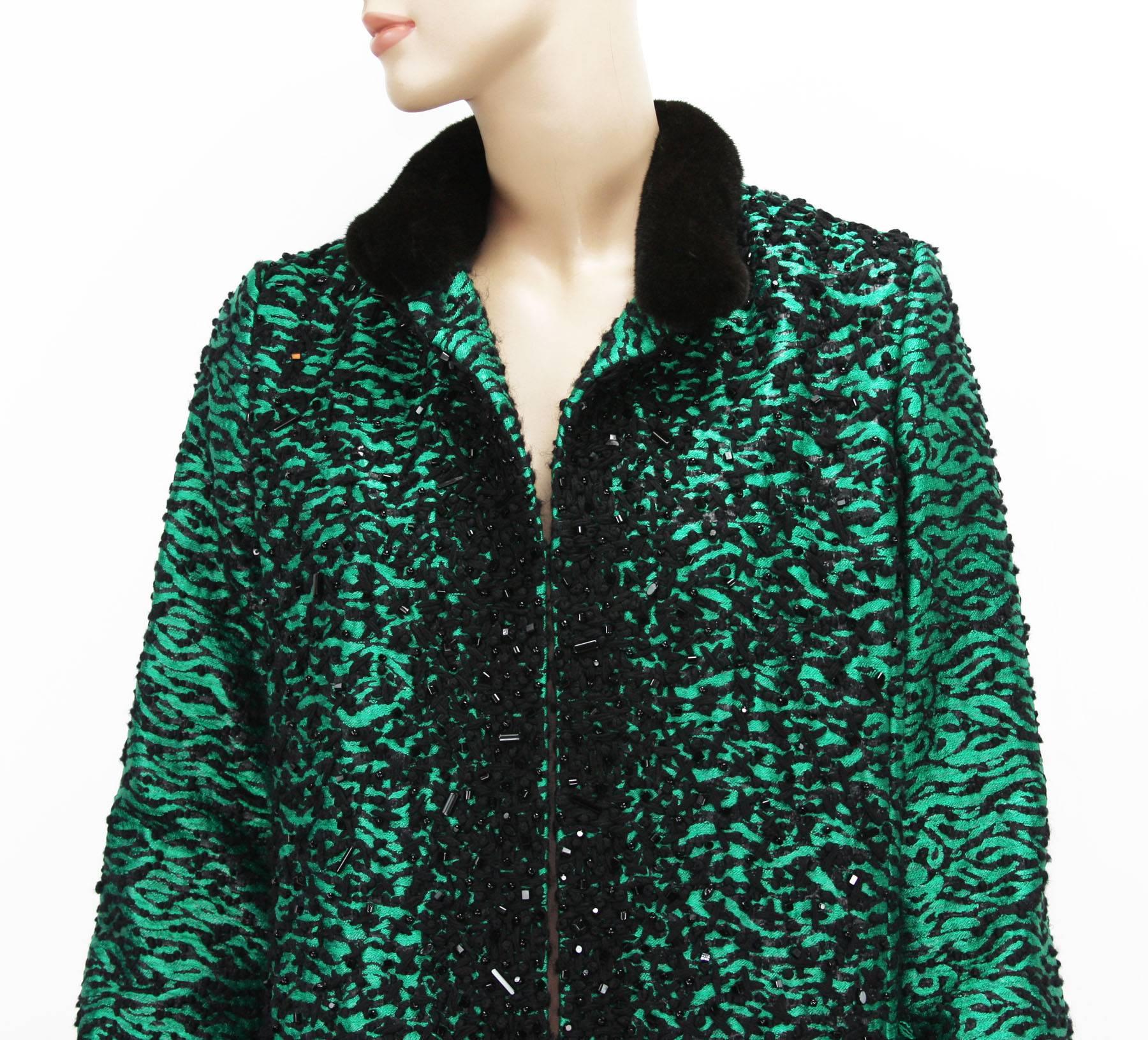 New Oscar de la Renta Mink Trim Boucle Beaded Emerald Green Coat  In New Condition For Sale In Montgomery, TX