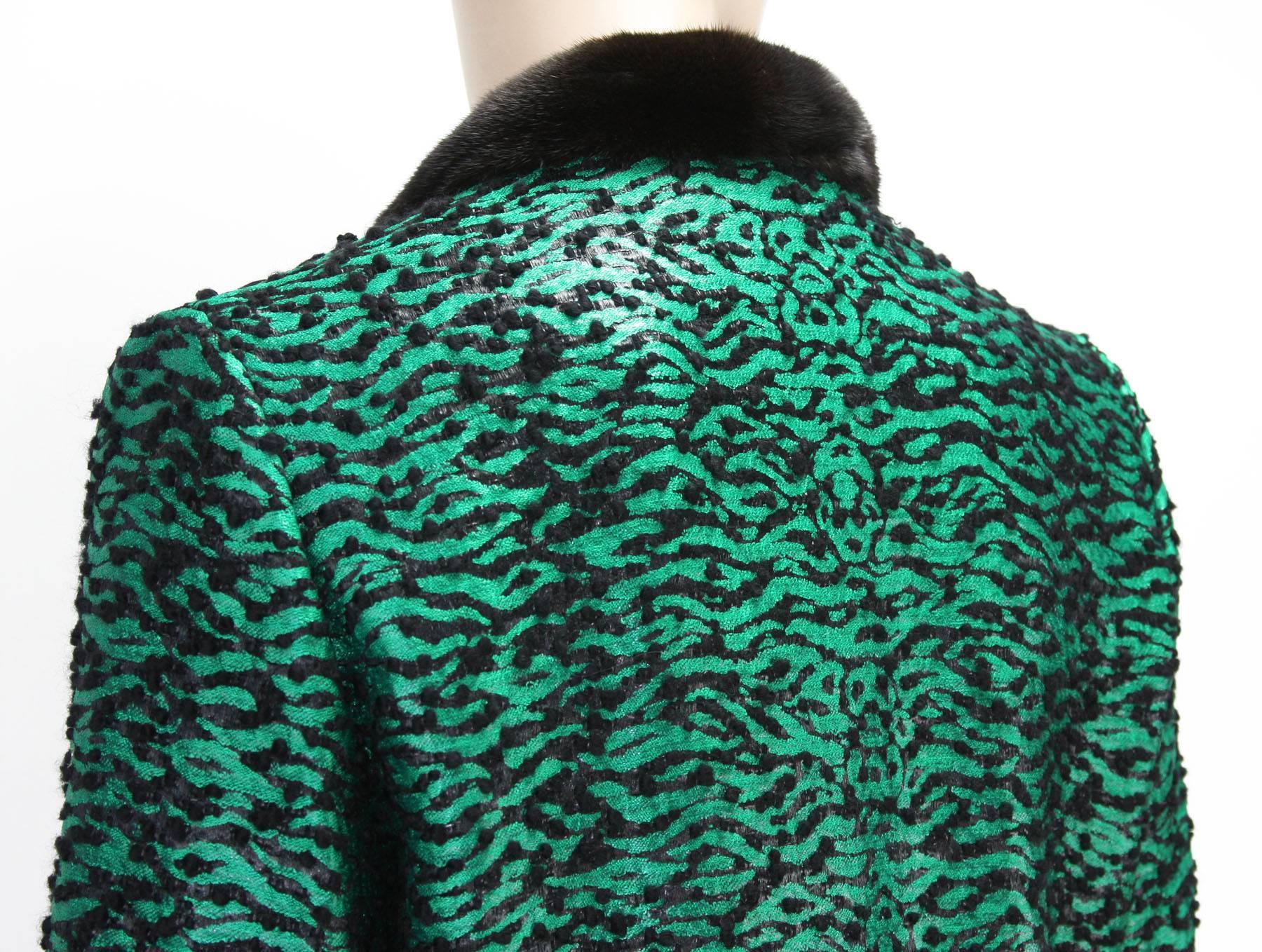 New Oscar de la Renta Mink Trim Boucle Beaded Emerald Green Coat  For Sale 1