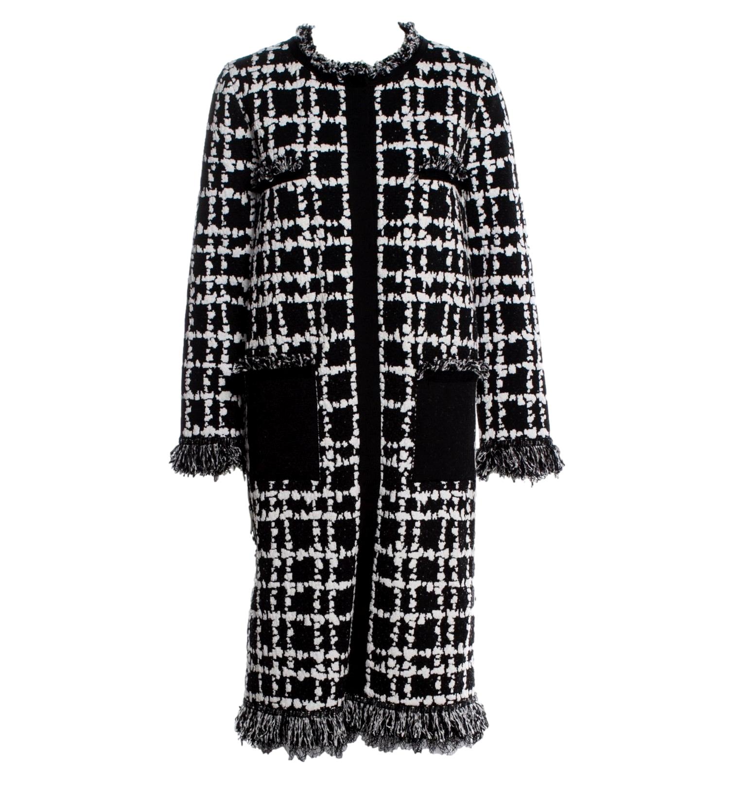 Nuovo di zecca con etichette
Oscar De La Renta
Resort 2021
Taglia Large, aderente e sottile
Modello Tweed
Accento con frange
Manica lunga con collo alla coreana
Due tasche anteriori
Bottoni a pressione nascosti in Fabrice sul davanti
Peso