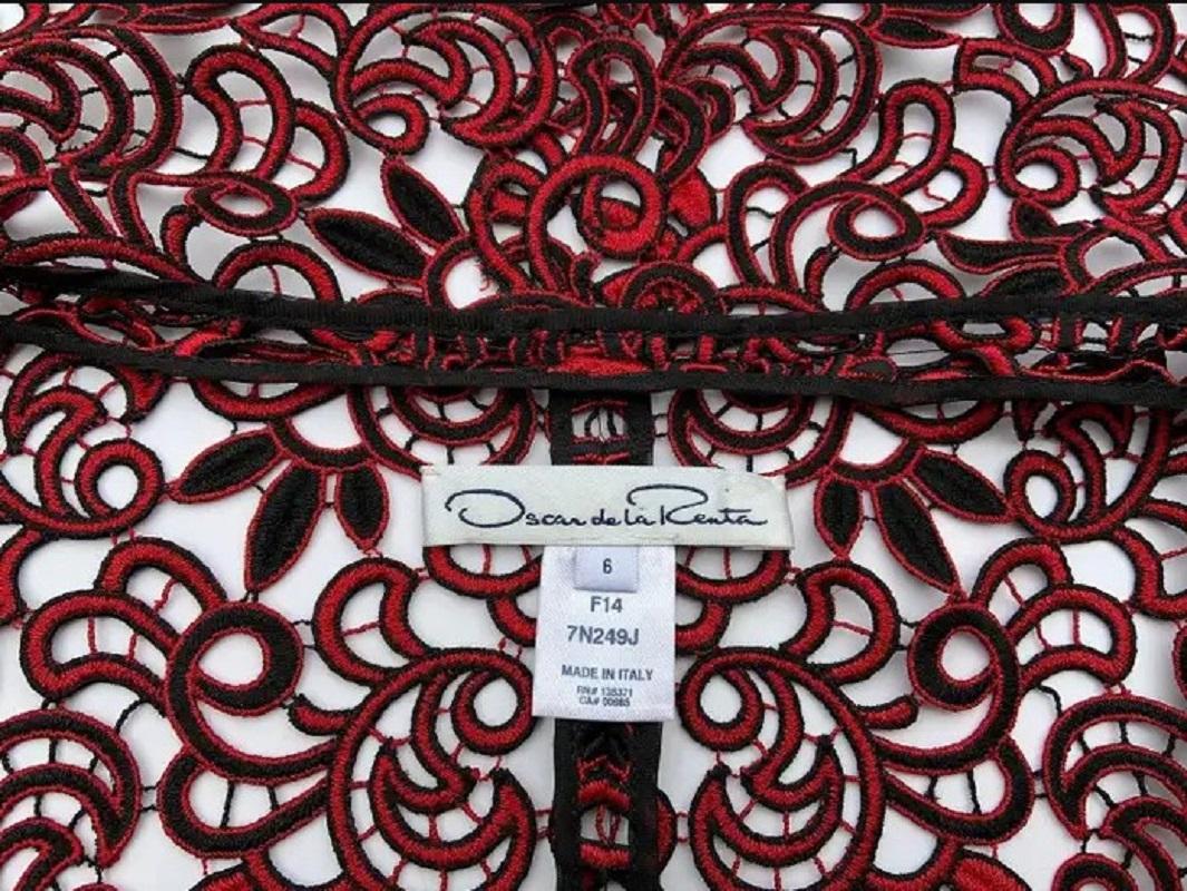 Tailleur jupe à ceinture Oscar de la Renta en dentelle rouge et noire, défilé A/H 2014, taille US 6 en vente 10