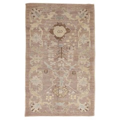 Nouveau tapis persan Oushak Design avec détails floraux bleus et beiges