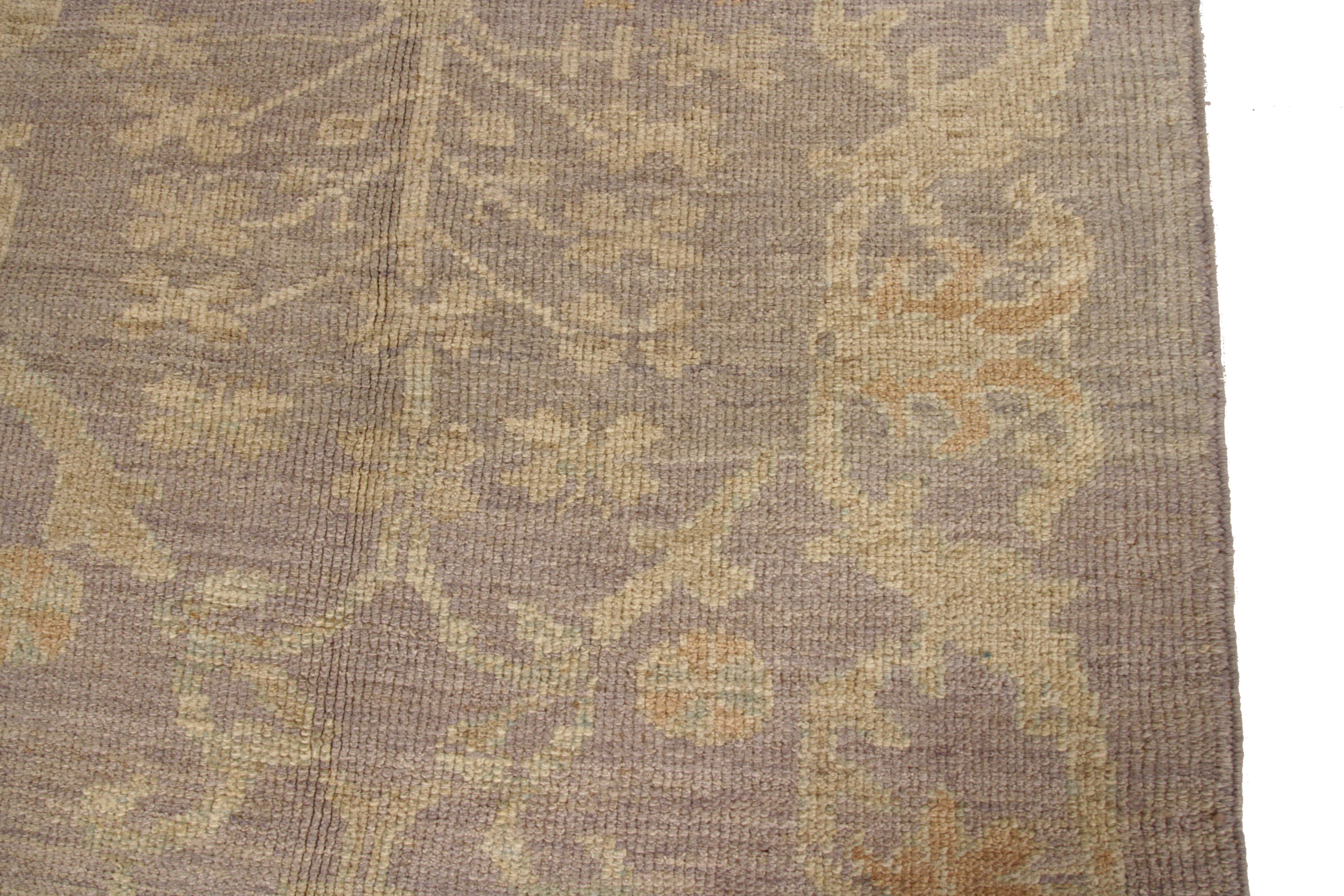 Neuer Oushak-Perserteppich mit Blumenfeld in Beige und Lila, neu im Zustand „Hervorragend“ im Angebot in Dallas, TX