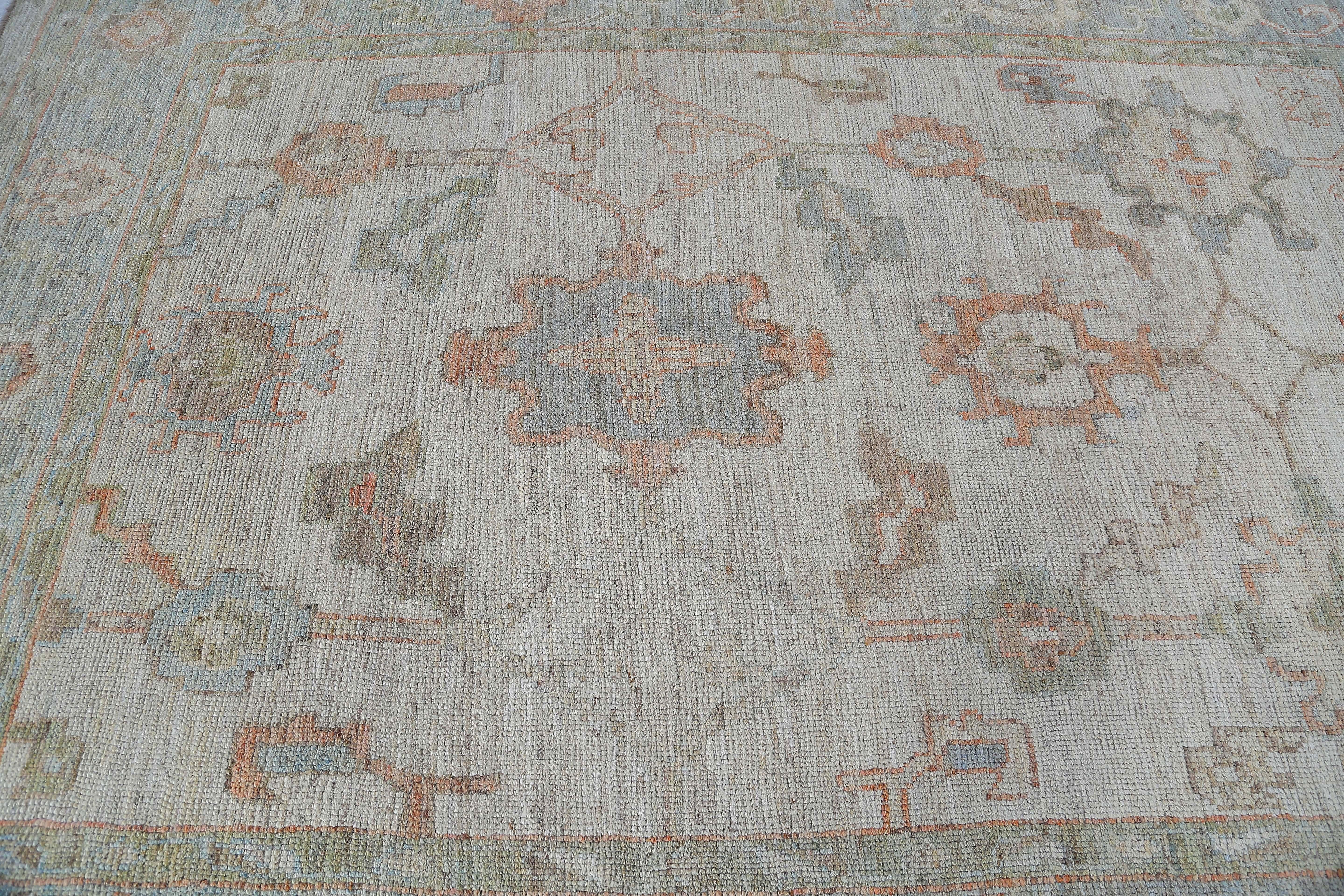 Afghanistan Oushak-Teppiche Circa 1990 - Wolle Elfenbein Design - 95488 (Stammeskunst) im Angebot