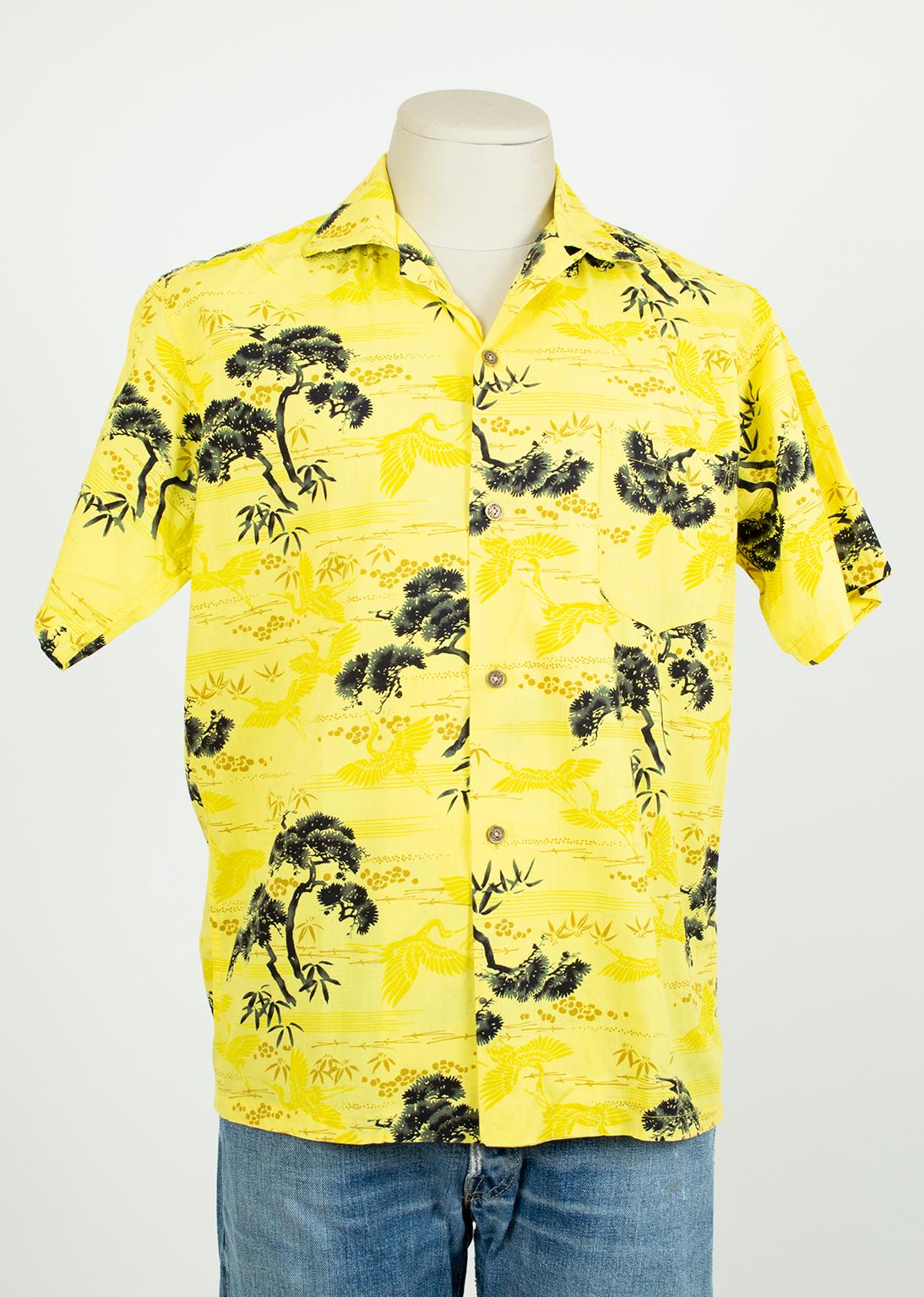Long before the tiki craze hit its peak in the 1960s, Hawaiiana had already stormed the closets of suburbia. Thanks to the souvenirs brought back by servicemen stationed in Hawaii and the South Pacific, a lust for all things Polynesian saw the