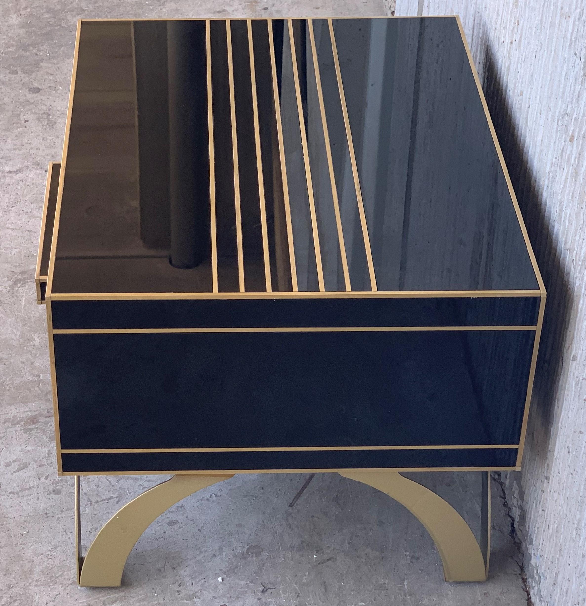 New Pair of Mirrored Low Nightstand in Black Glass, Mirror & Chrome with Drawer In Excellent Condition For Sale In Miami, FL