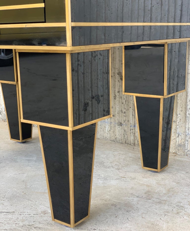 New Pair of Mirrored Low Nightstand in Black Mirror and Chrome with Drawer For Sale 9