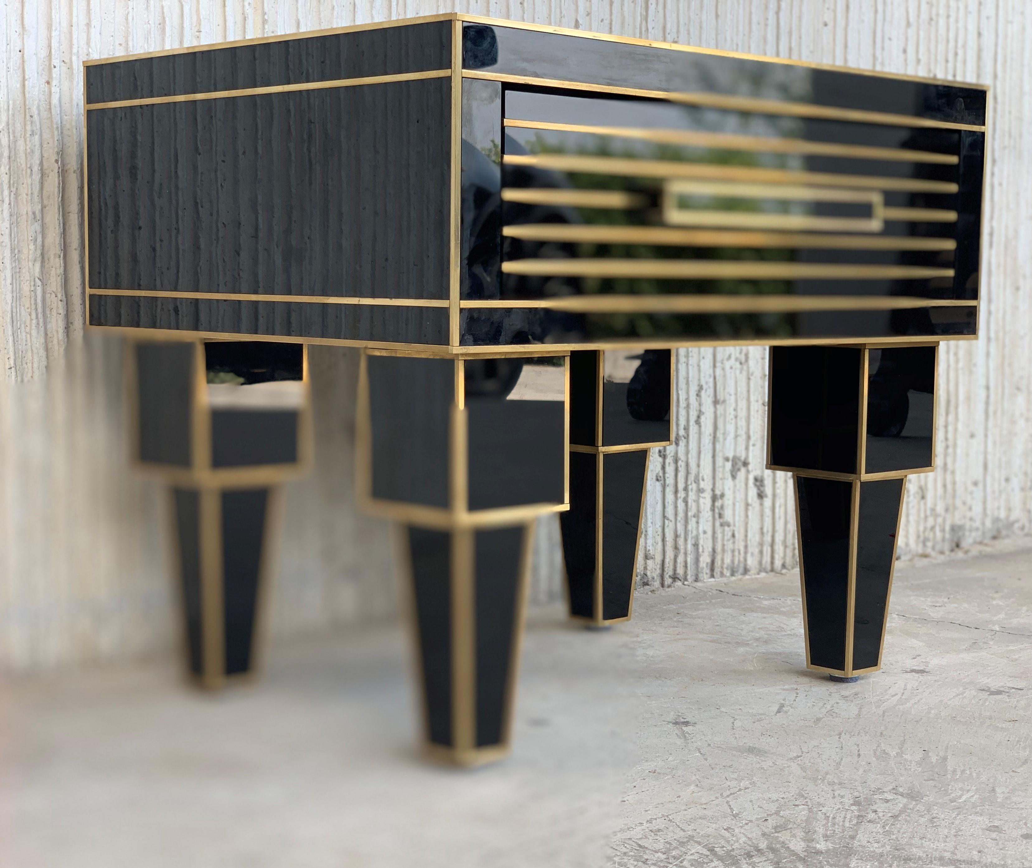 New Pair of Mirrored Low Nightstand in Black Mirror and Chrome with Drawer In Excellent Condition For Sale In Miami, FL