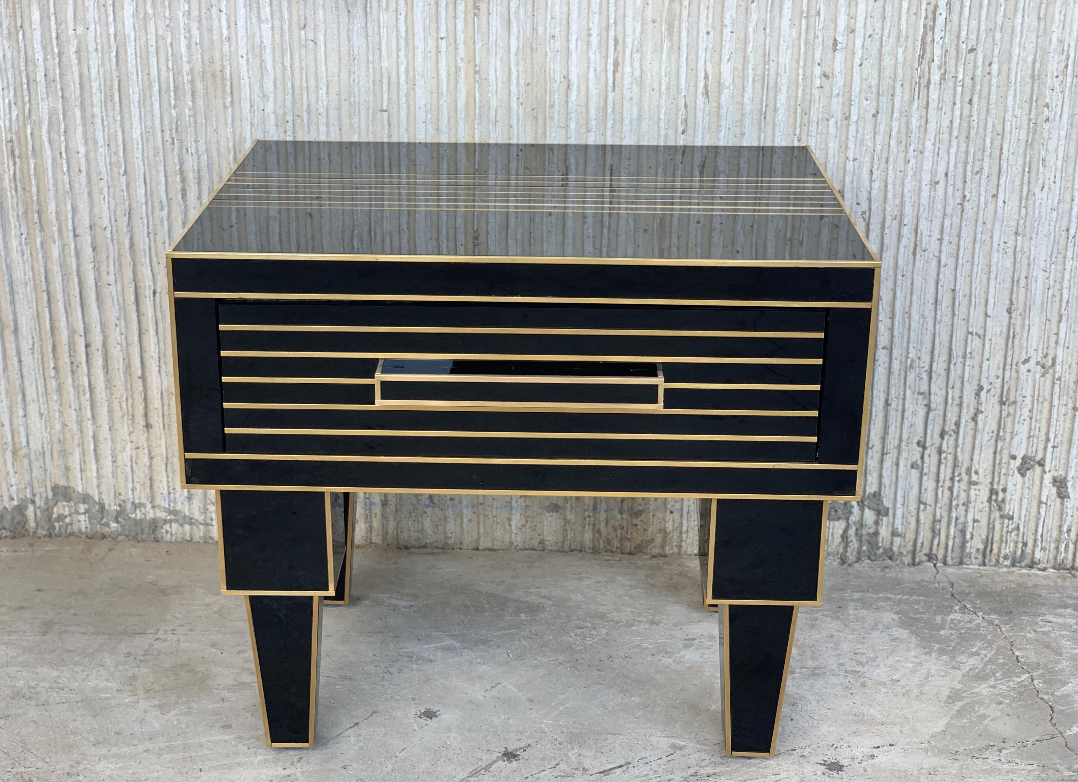 Contemporary New Pair of Mirrored Low Nightstand in Black Mirror and Chrome with Drawer For Sale