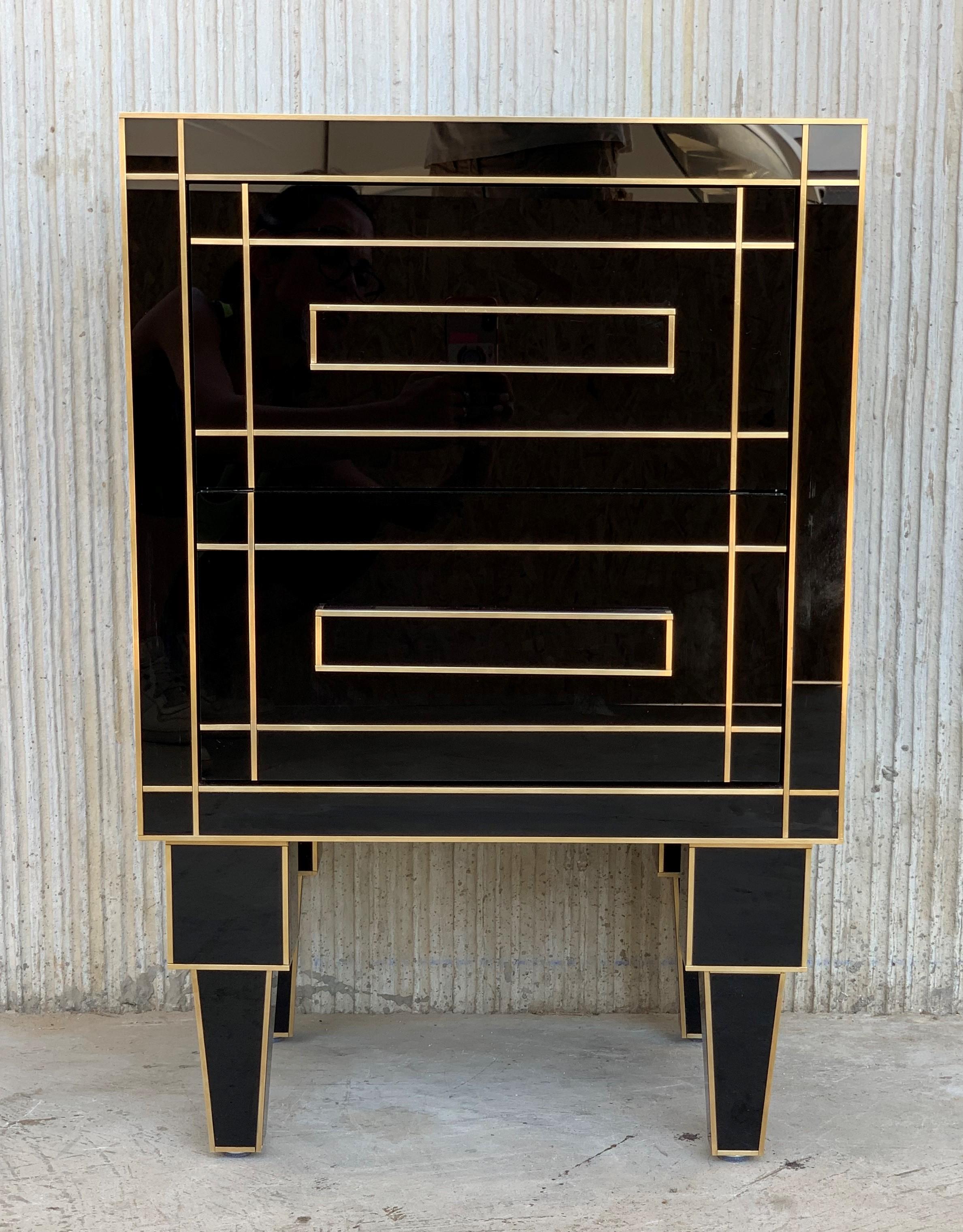 New pair of mirrored nightstands in black mirror and chrome.
Beautiful pair of nightstands with mirrored finished drawers.
Brass handle and mirrored finishes in the edges of drawers.
Measures:
Drawers Height: 6 in
Legs Height: 10 in.
 