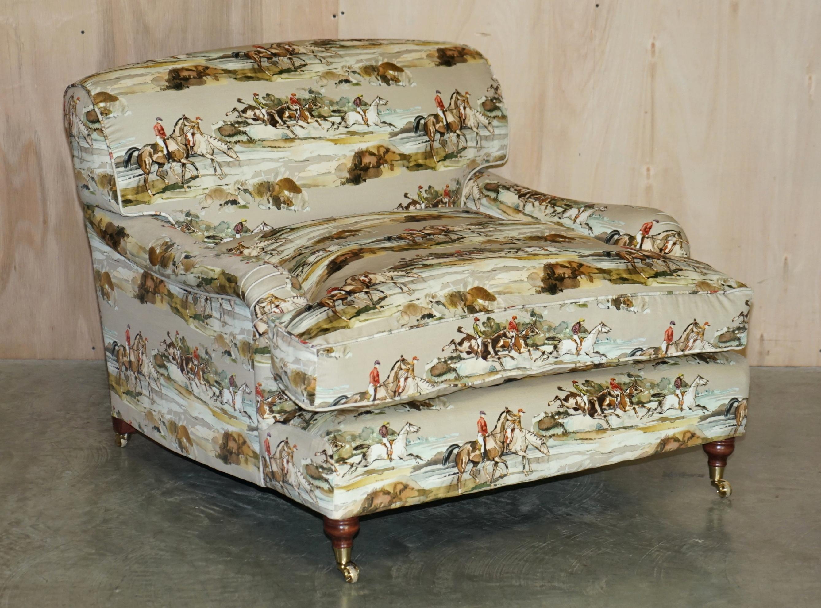 Country Nuova coppia di poltrone Mulberry Custom Howard Love Seat Morning Gallop in velluto in vendita