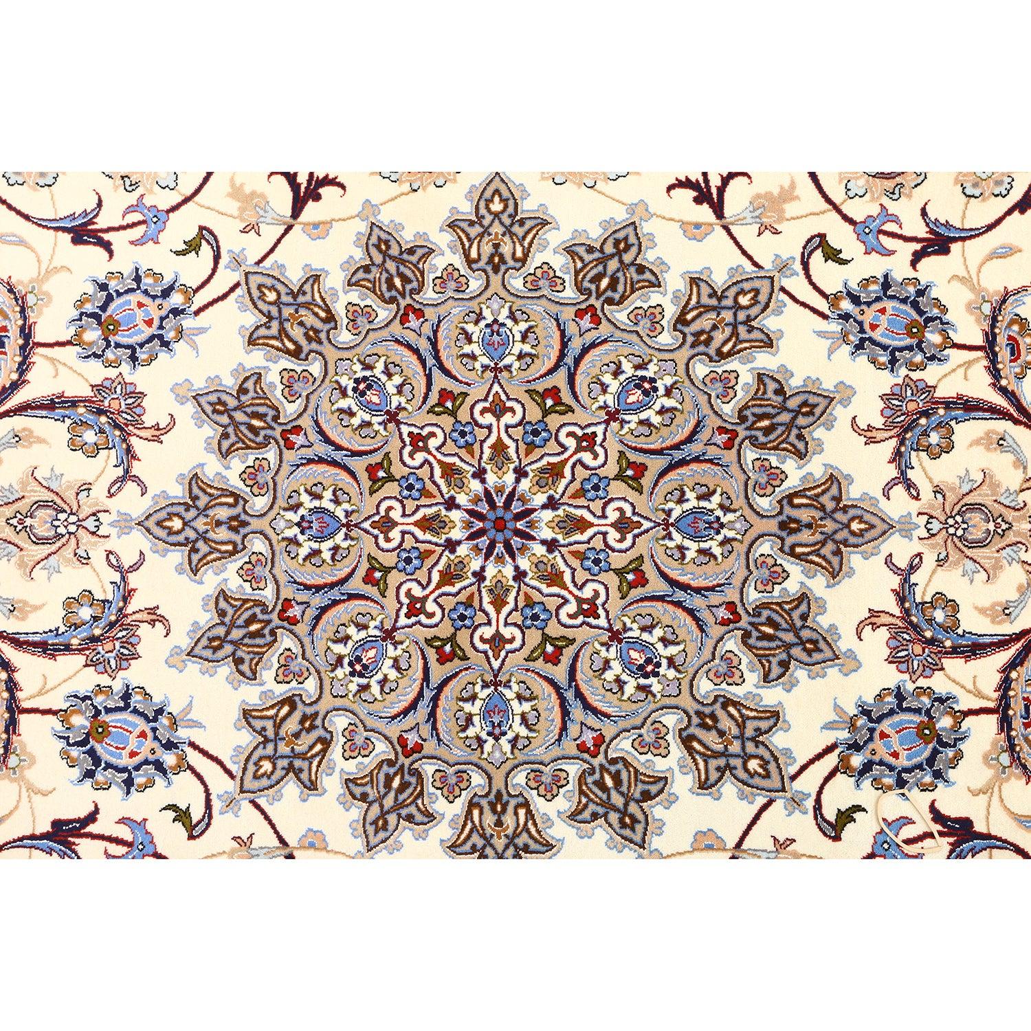 I tappeti di Isfahan sono rinomati per la loro eccezionale qualità, i disegni intricati e il ricco patrimonio culturale. Tessuti a mano nella storica città di Isfahan, questi tappeti sono caratterizzati da una miscela di lana e seta di lusso, che