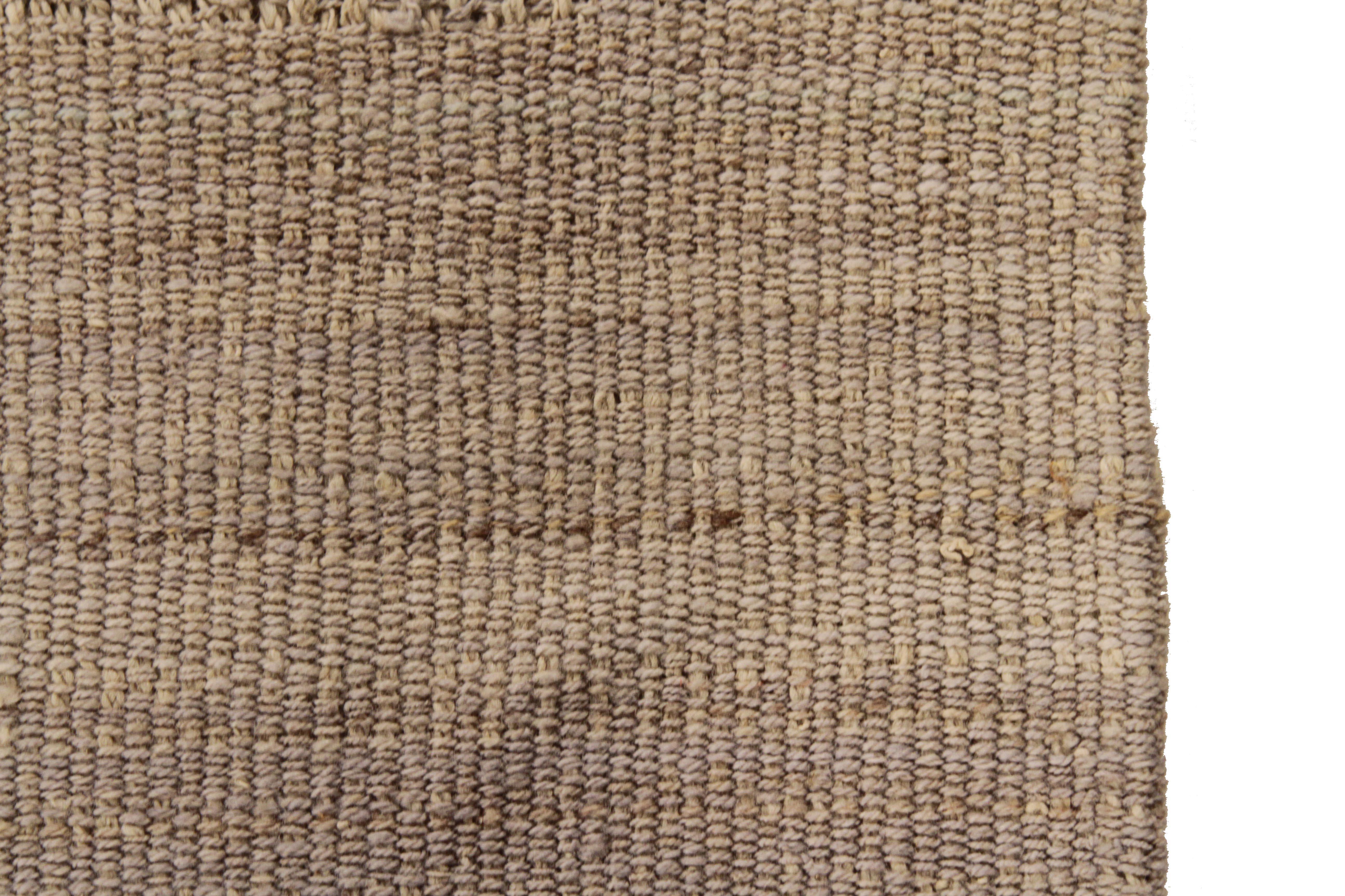 Persischer Kelim-Teppich mit abwechselnd beigen und braunen Streifen auf elfenbeinfarbenem Feld (21. Jahrhundert und zeitgenössisch) im Angebot
