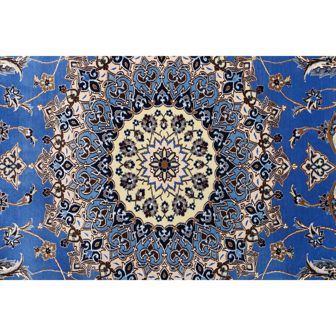 Nouveau Tapis Nain en Kork, soie et coton 6'7 X 10'3

Détails clés :
Pile : Kork et soie
Fondation : Coton
Origine : Nain
Design/One : Médaillon central
Age approximatif : New
Qualité (KPI) : 625
Condit : Nouveau
Dimension : 6'7 x 10'3
Numéro