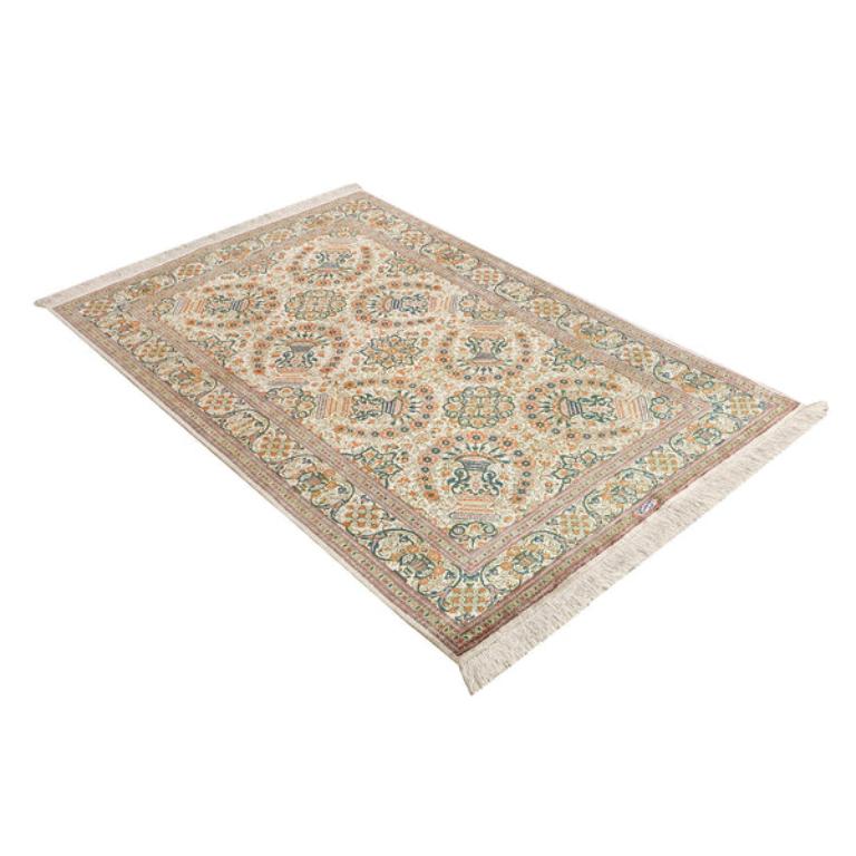 Persiano Tappeto New Persian Qom in pura seta - Dimensioni: 5'2x3'5 in vendita