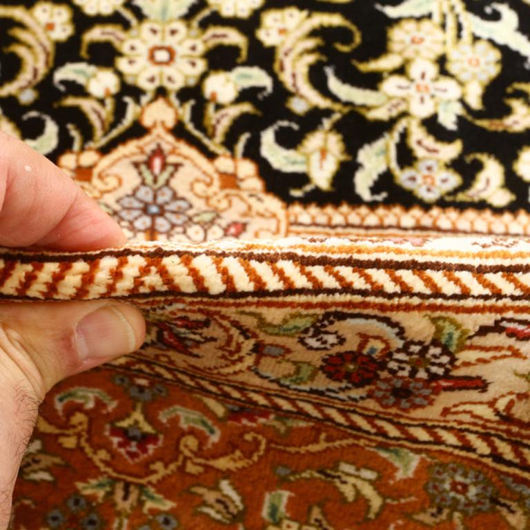 Annodato a mano Tappeto New Persian Qom in seta - Dimensioni: 7'9x5'4 in vendita