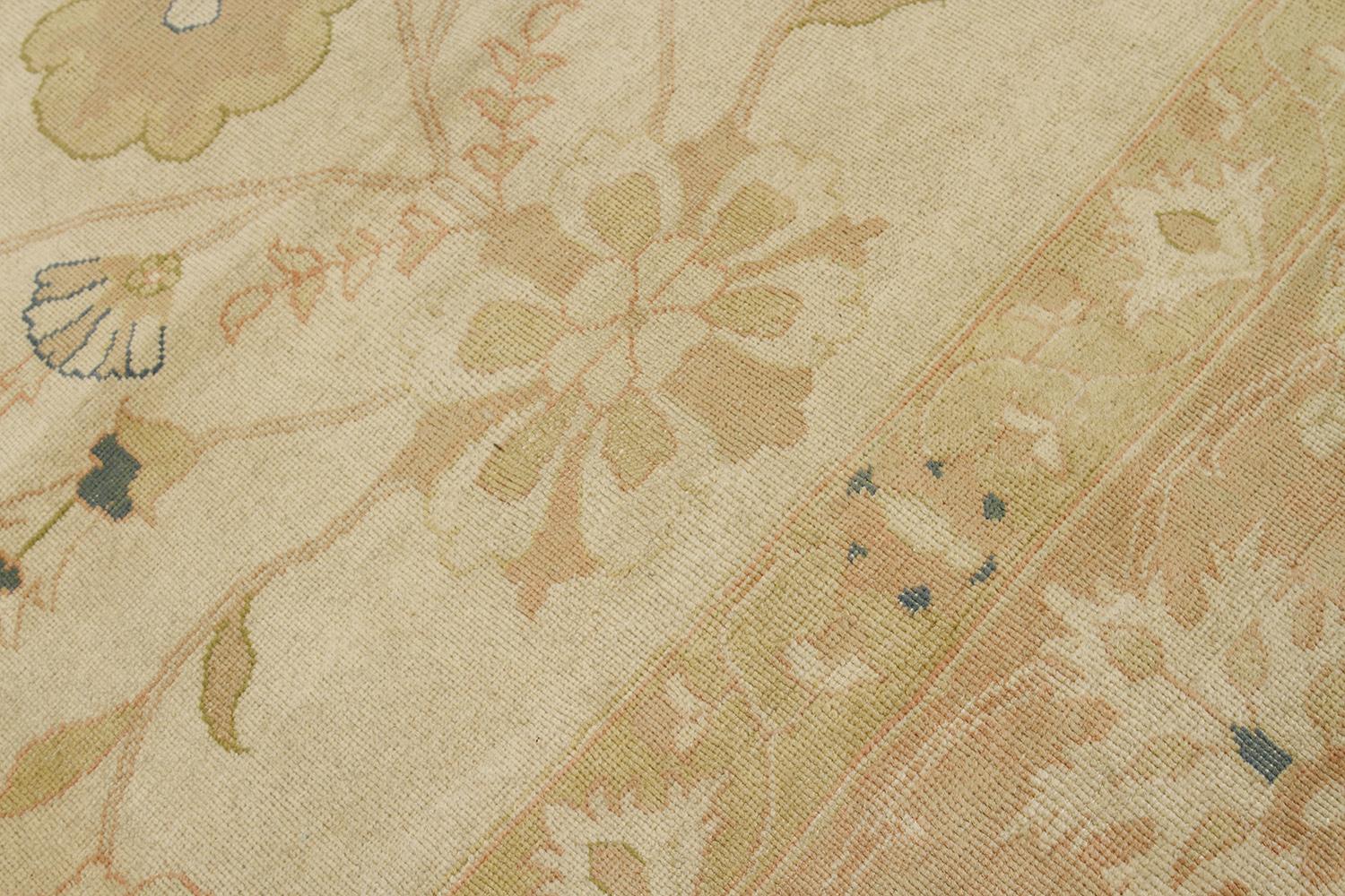 Neuer persischer Sultanabad-Teppich mit blauen und beigefarbenen Blumendetails (Persisch) im Angebot