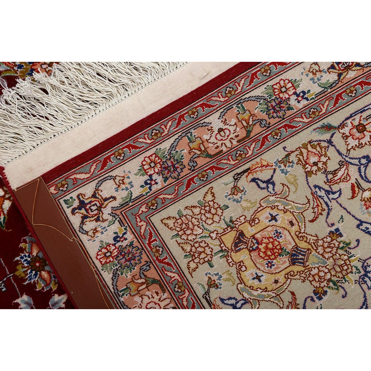 Tappeto Tabriz Gharebaghi in lana e seta 12'3 X 8'1

Key Detail:
Pile: Lana e seta
Fondazione: Seta
Origine: Tabriz Gharebaghi 
Design: Medaglione centrale
Età approssimativa: nuova
Qualità (KPI): 550 
Condizioni: Buono
Dimensioni: 12'3 x 8'1
Numero