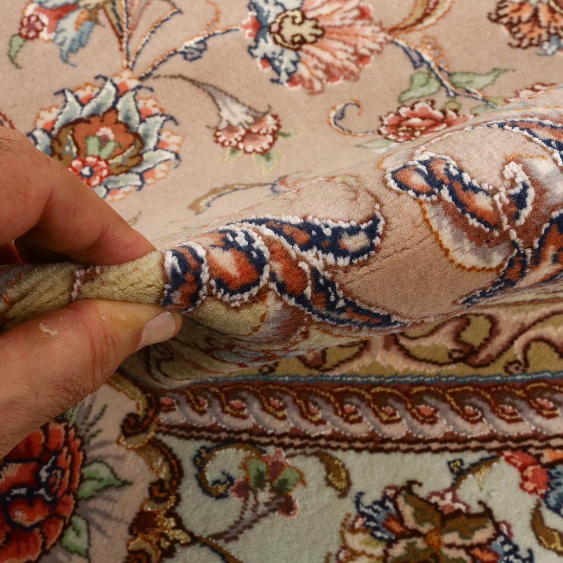 Tappeto Tabriz Ovale in Kork e Seta 11'9 X 7'11

Key Detail:
Pile: Kork e seta
Fondazione: Seta
Origine: Tabriz ovale
Design/One: Shirfare
Età approssimativa: Nuovo
Qualità (KPI): 500
Condizione: Nuovo
Dimensioni: 11'9 x 7'11
Numero di inventario: