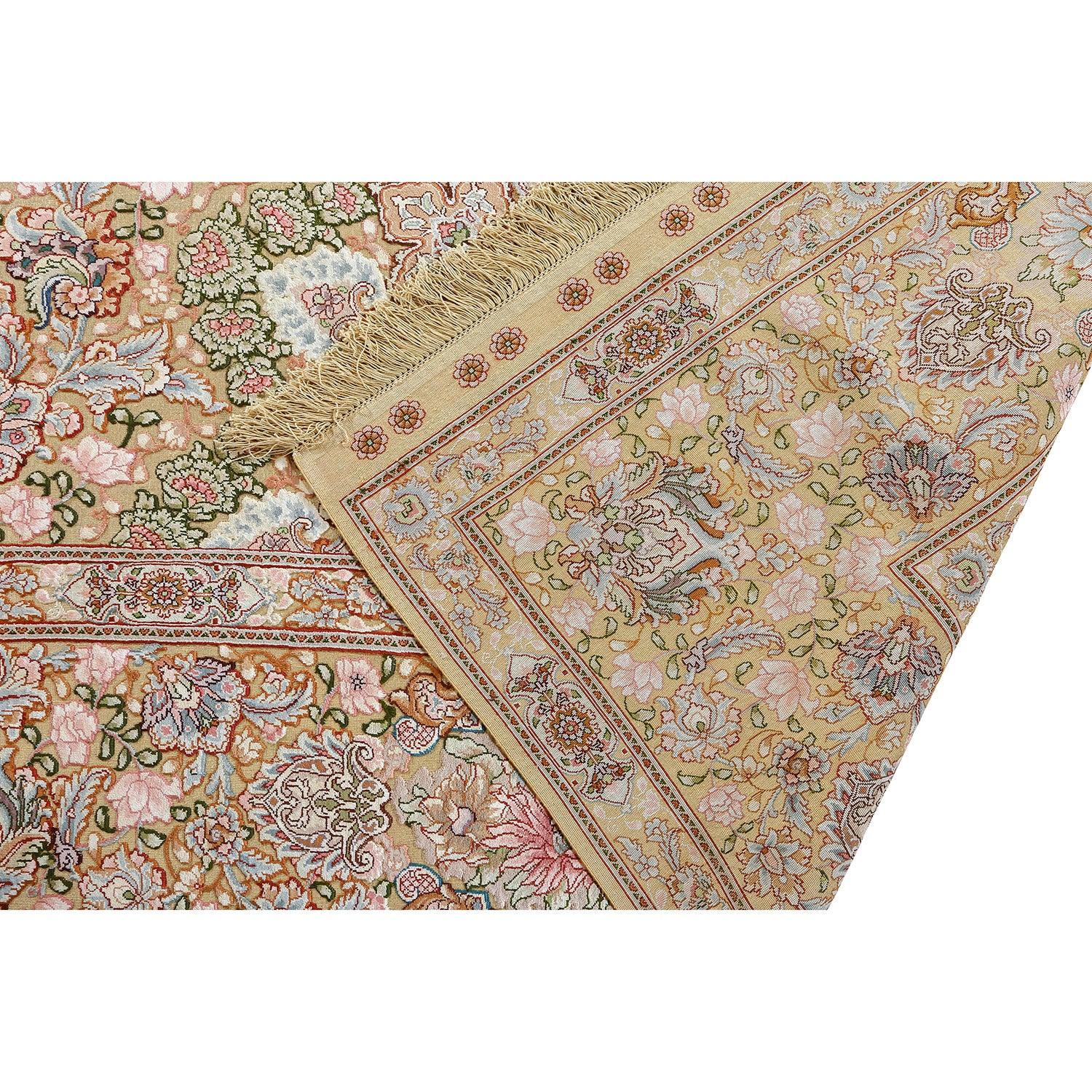 Tappeto Tabriz nuovo in seta e placcato oro 13'5 X 9'11

Key Detail:
Pile: Seta e metallo placcato oro
Fondazione: Seta color oro
Origine: Tabriz
Design/One: Shahsavarpour
Età approssimativa: Nuovo
Qualità (KPI): 625
Condizioni: Buono
Dimensioni: