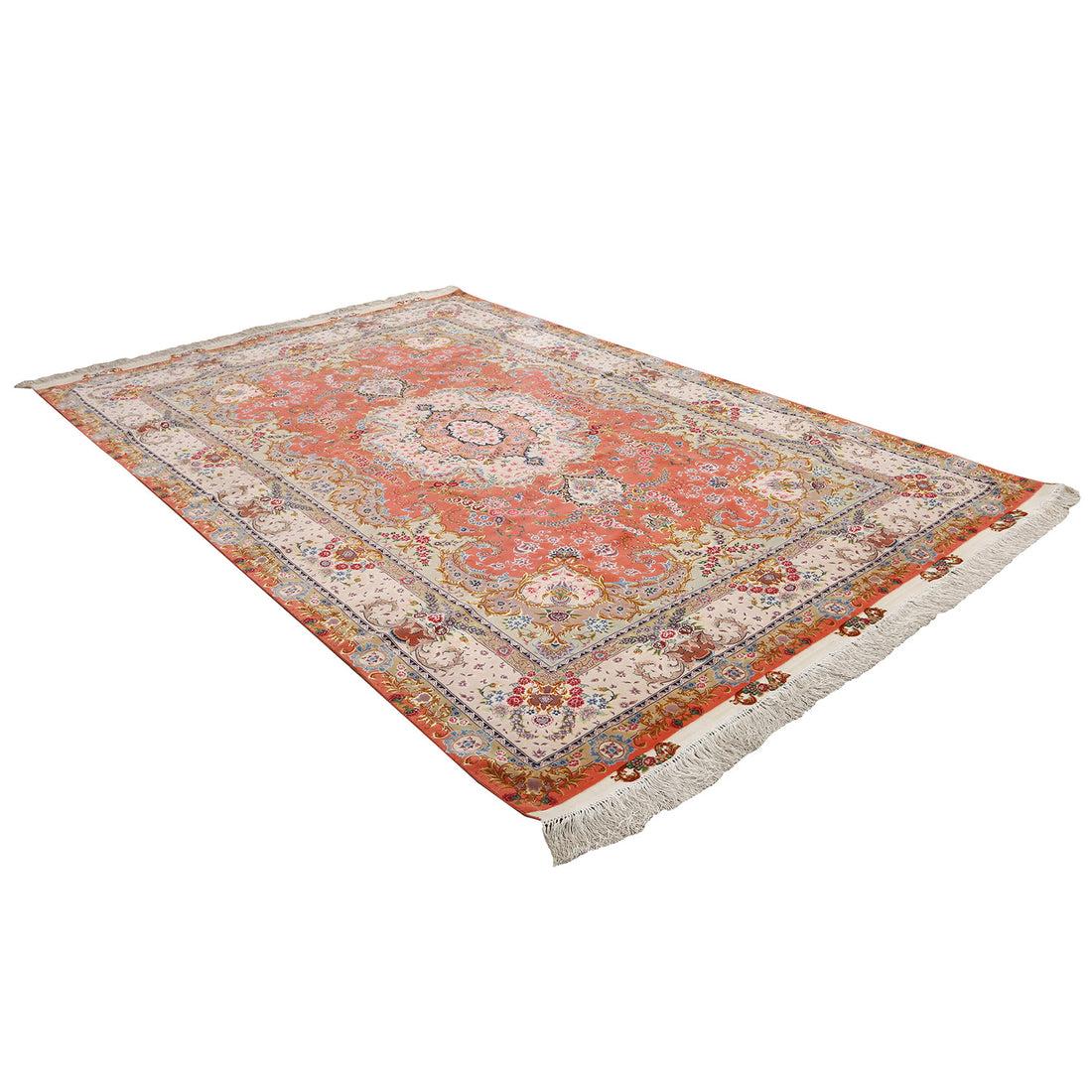 Tappeto New Tabriz in lana e seta 10'7x6'8
 
 Key Detail:
 Pile: Lana e seta
 Fondazione: Seta
 Origine: Tabriz
 Design/One: Medaglione centrale 
 Età approssimativa: nuova
 Qualità (KPI): 800
 Condizioni: Buono
 Dimensioni: 10'7x6'8
 Numero di