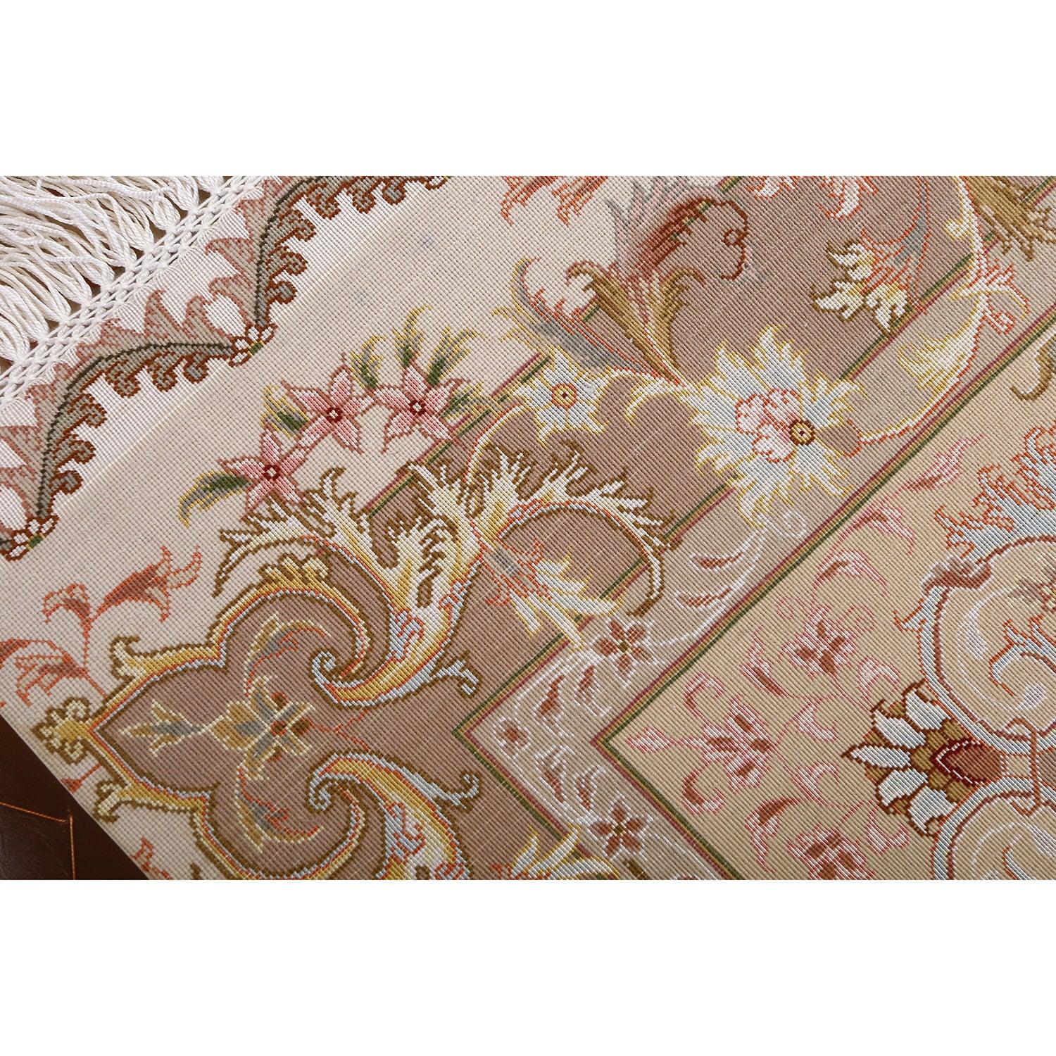 Nuovo Tappeto Tabriz Shirfar in lana e seta 12' X 8'2

Key Detail:
Pile: Lana e seta
Fondazione: Seta
Origine: Tabriz Shirfar
Design: Medaglione centrale
Età approssimativa: nuova
Qualità (KPI): 675
Condizioni: Buono
Dimensioni: 12' x 8'2
Numero di