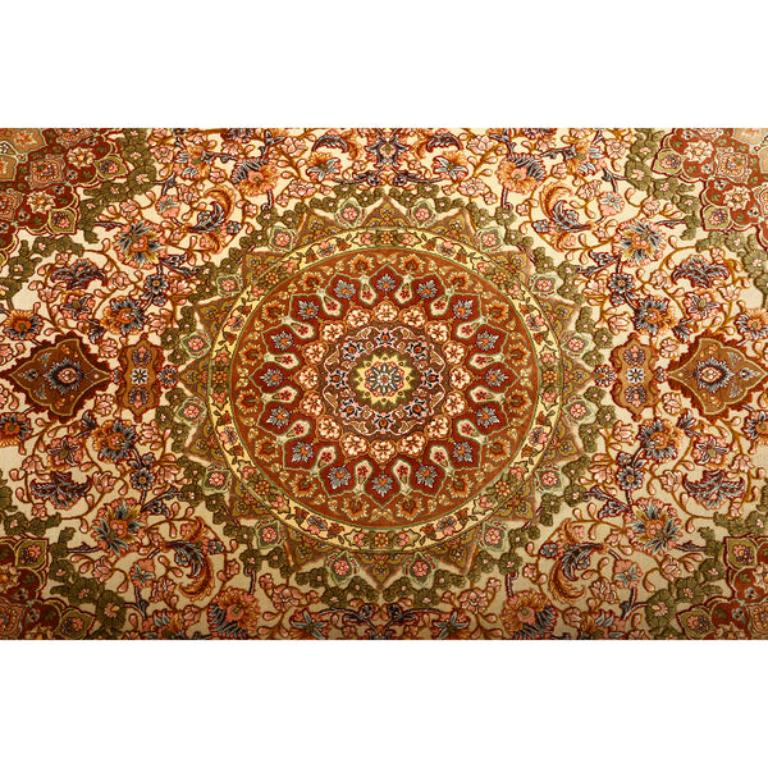 New Persian Tabriz Souf Rug in Silk & Metalic Thread - Size: 7'2x5'1 In Good Condition For Sale In Los Angeles, CA