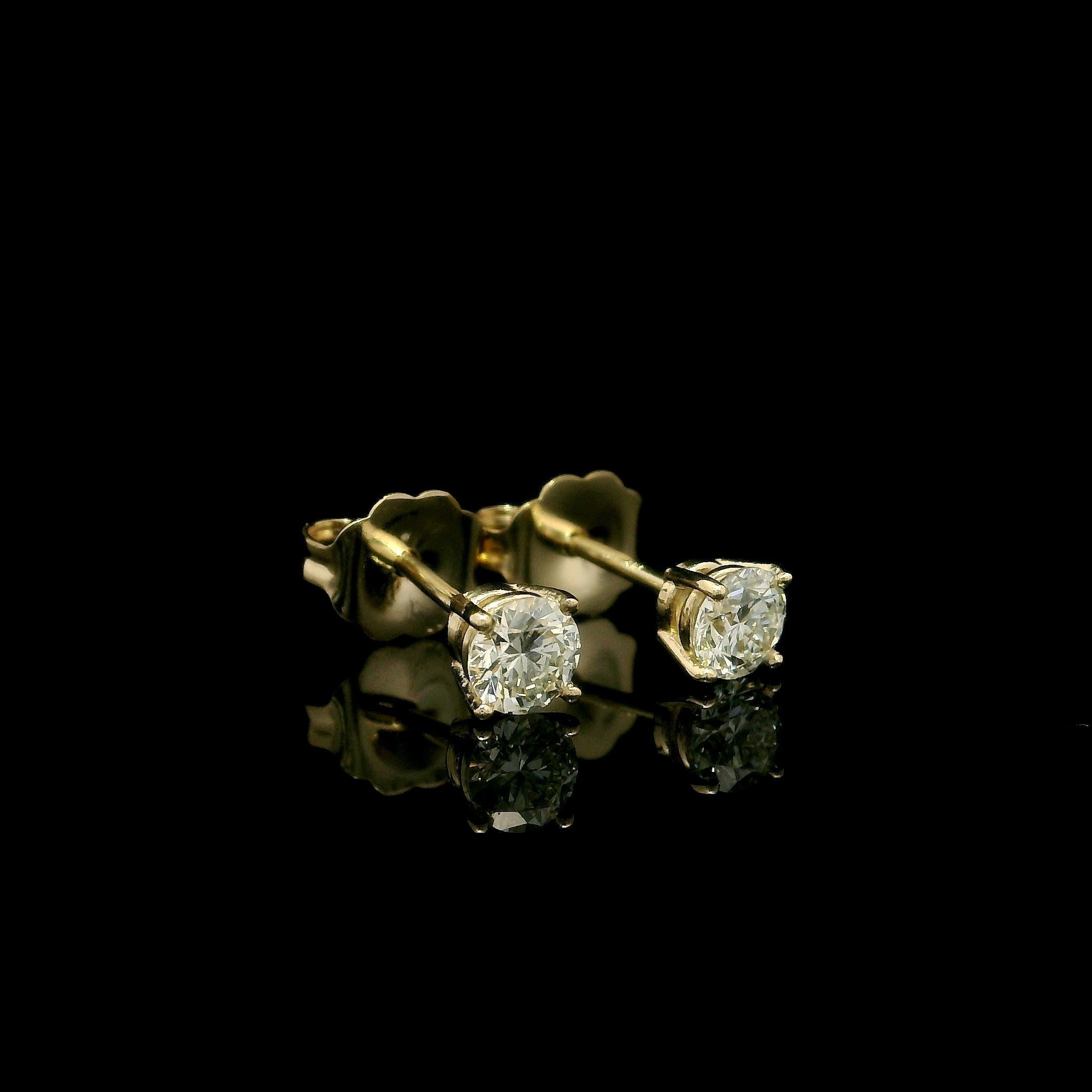 Taille brillant NEW Petite 14k White Gold 0.42ctw Diamond Classic Stud Earrings en vente