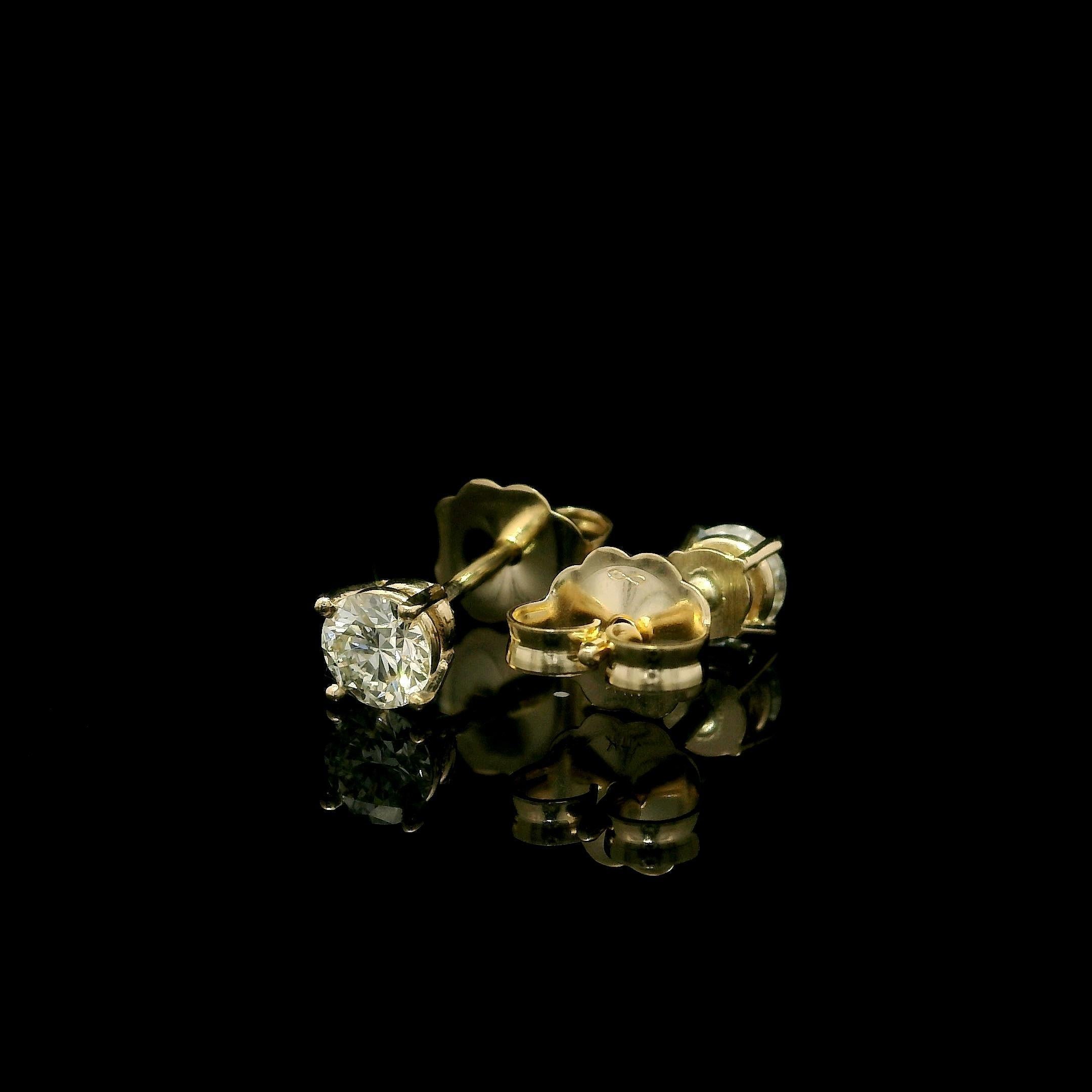 NEW Petite 14k White Gold 0.42ctw Diamond Classic Stud Earrings en vente 4