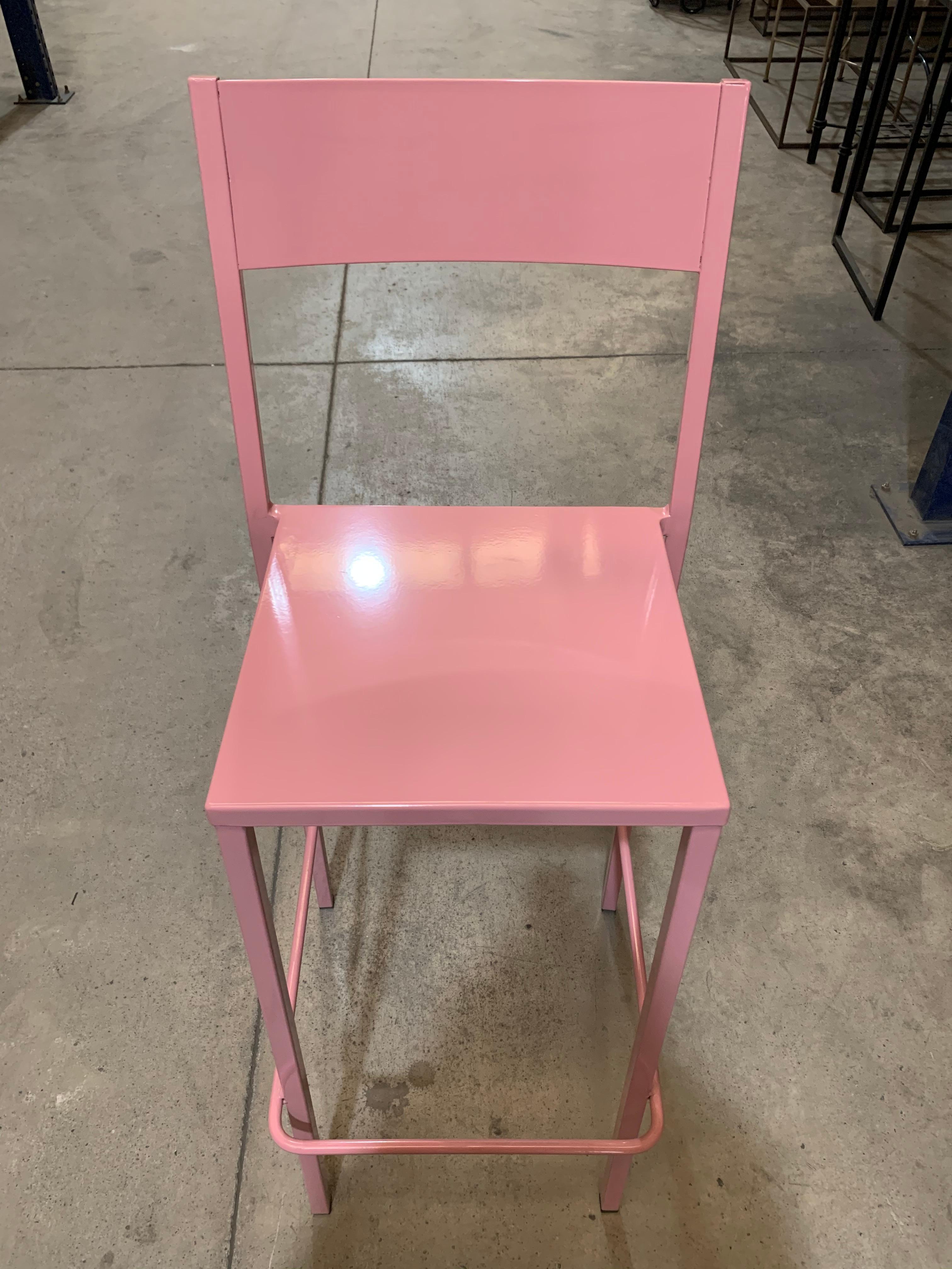 New Pink Industrial Wrought Iron Shop:: Counter Stool avec siège et dossier en métal Excellent état - En vente à Miami, FL